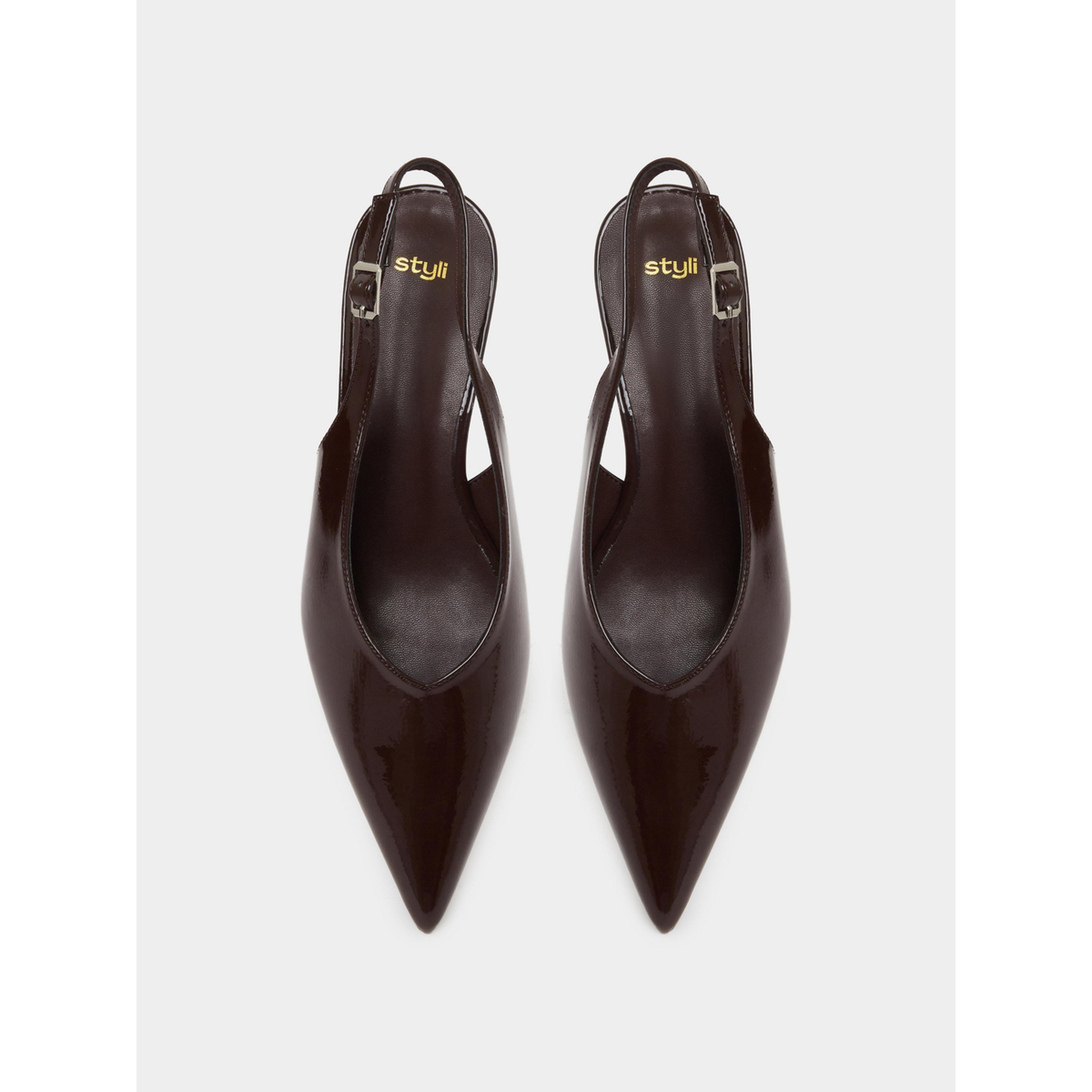 حذاء بكعب متوسط وحزام خلفي من الجلد اللامع باللون البني-women-shoes-heels-image-4