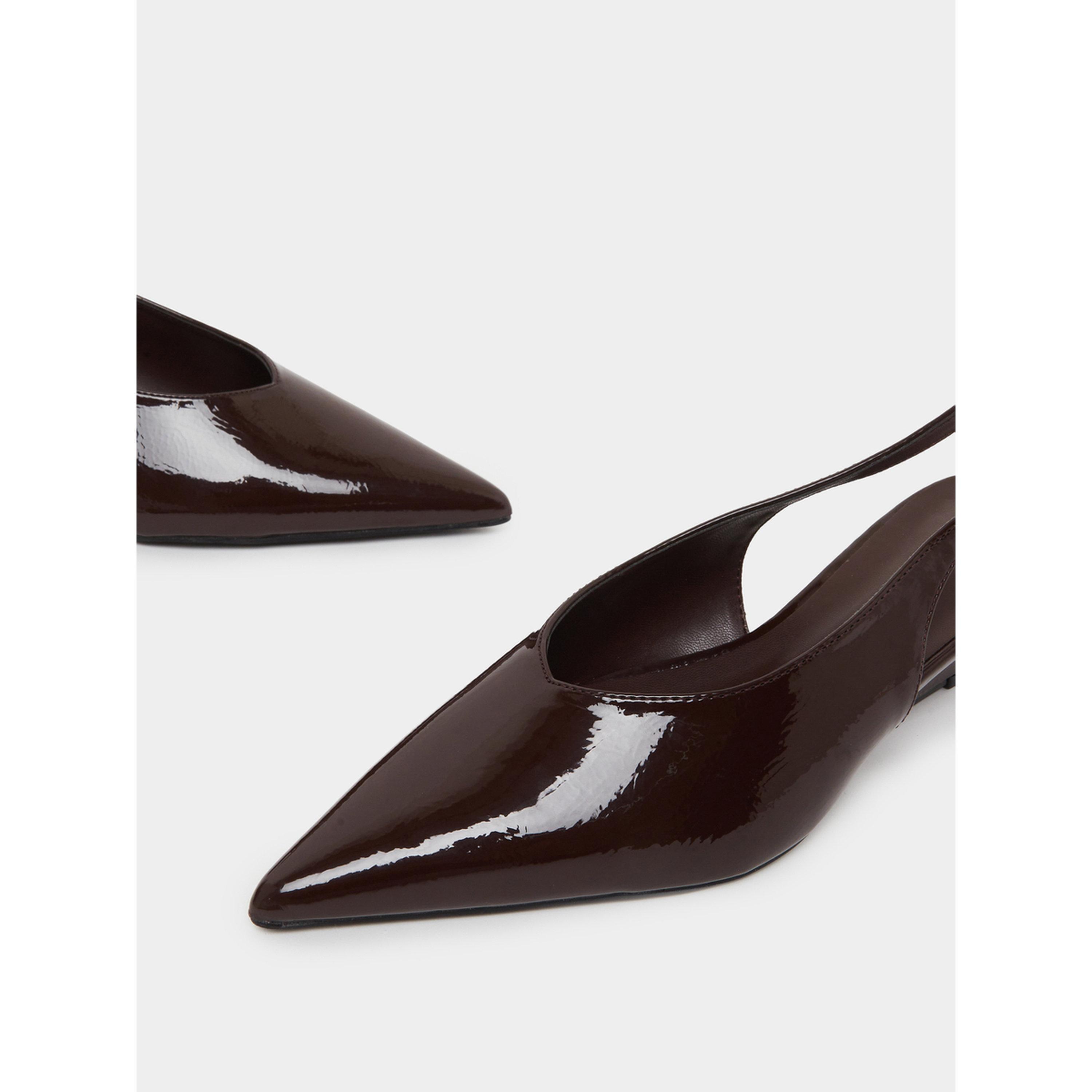حذاء بكعب متوسط وحزام خلفي من الجلد اللامع باللون البني-women-shoes-heels-image-5