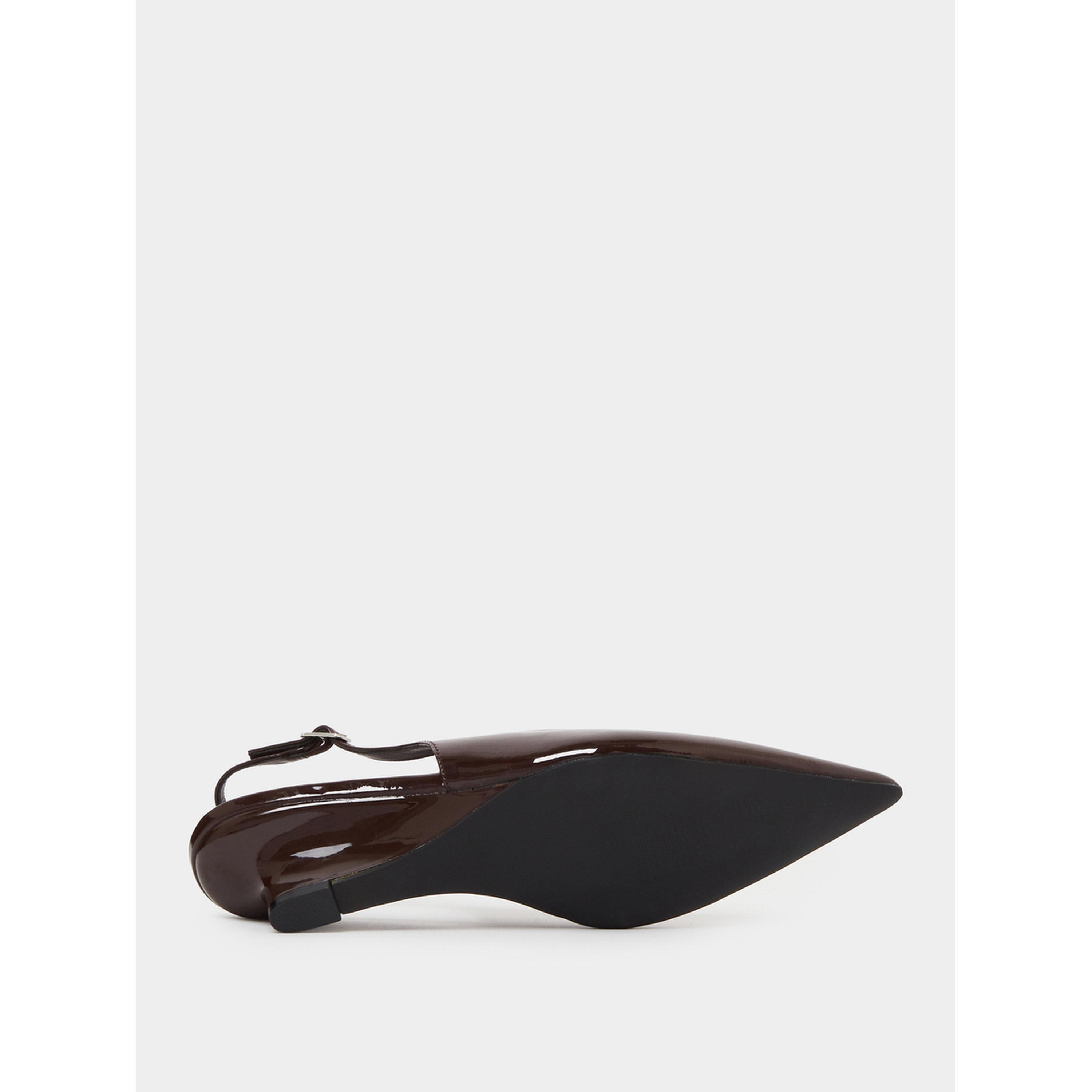 حذاء بكعب متوسط وحزام خلفي من الجلد اللامع باللون البني-women-shoes-heels-image-7