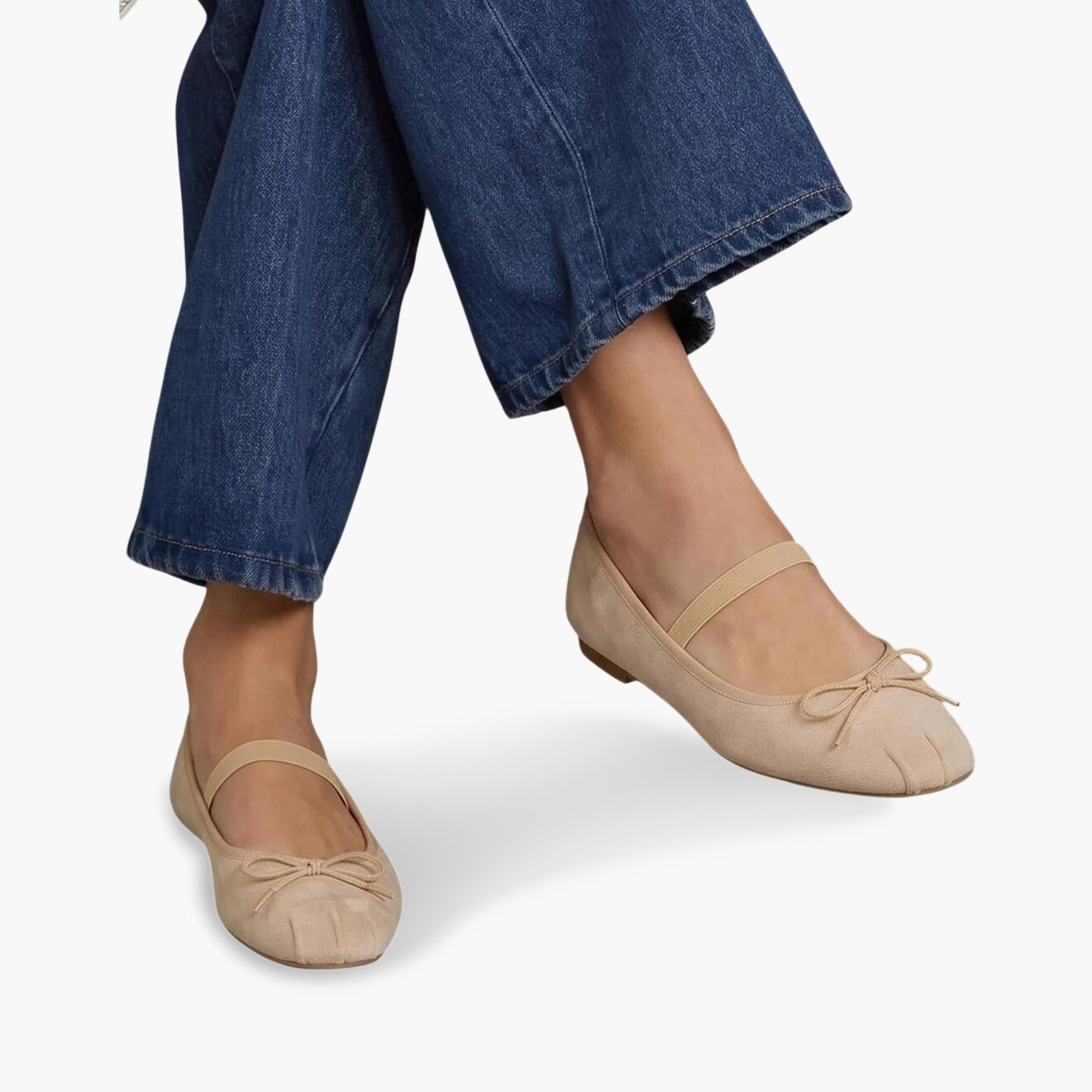 حذاء باليرينا سويد بتفاصيل فيونكة باللون البيج-women-shoes-flats-ballerinas-image-2