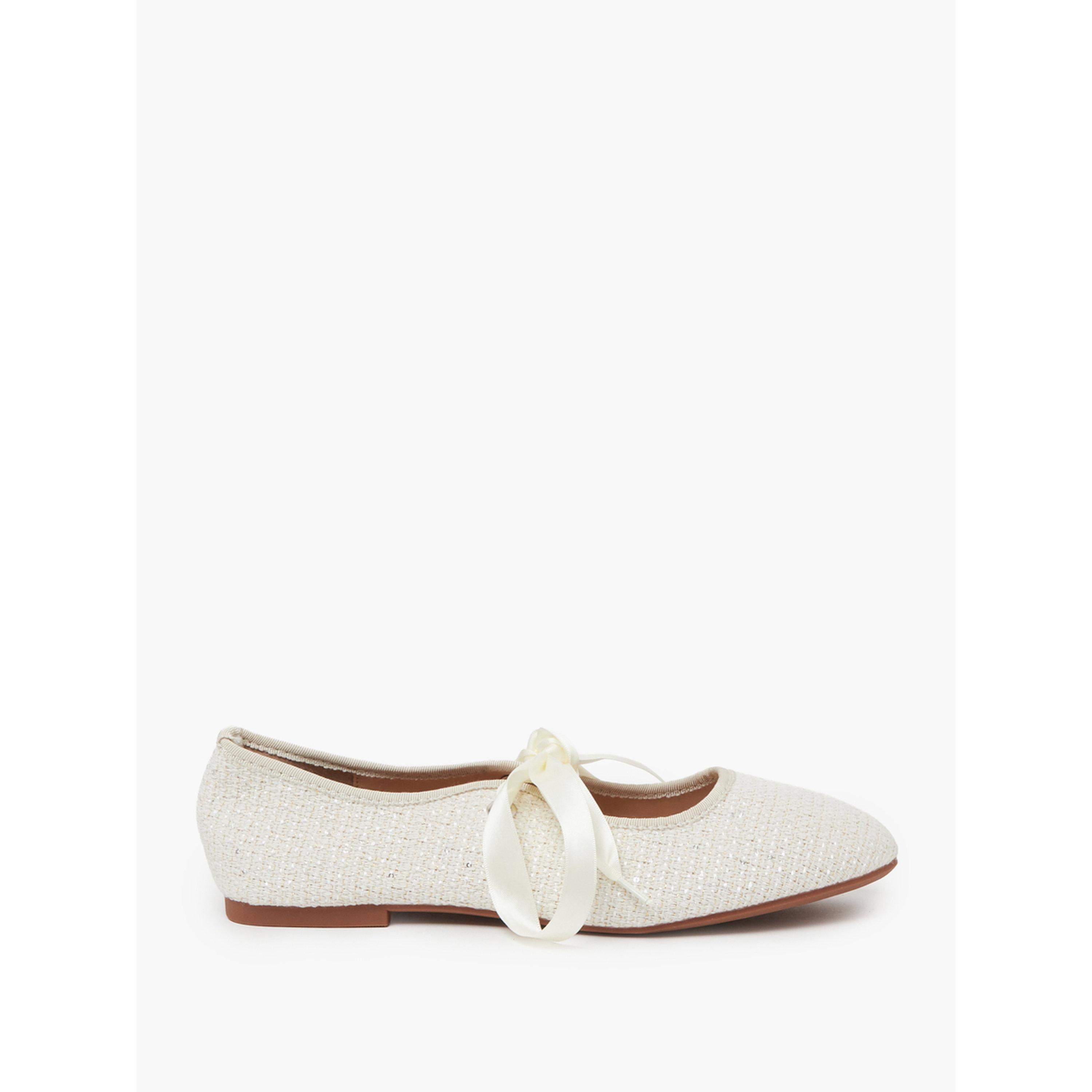 حذاء باليرينا بكعب منخفض وتفاصيل شريط باللون البيج-women-shoes-flats-ballerinas-image-3