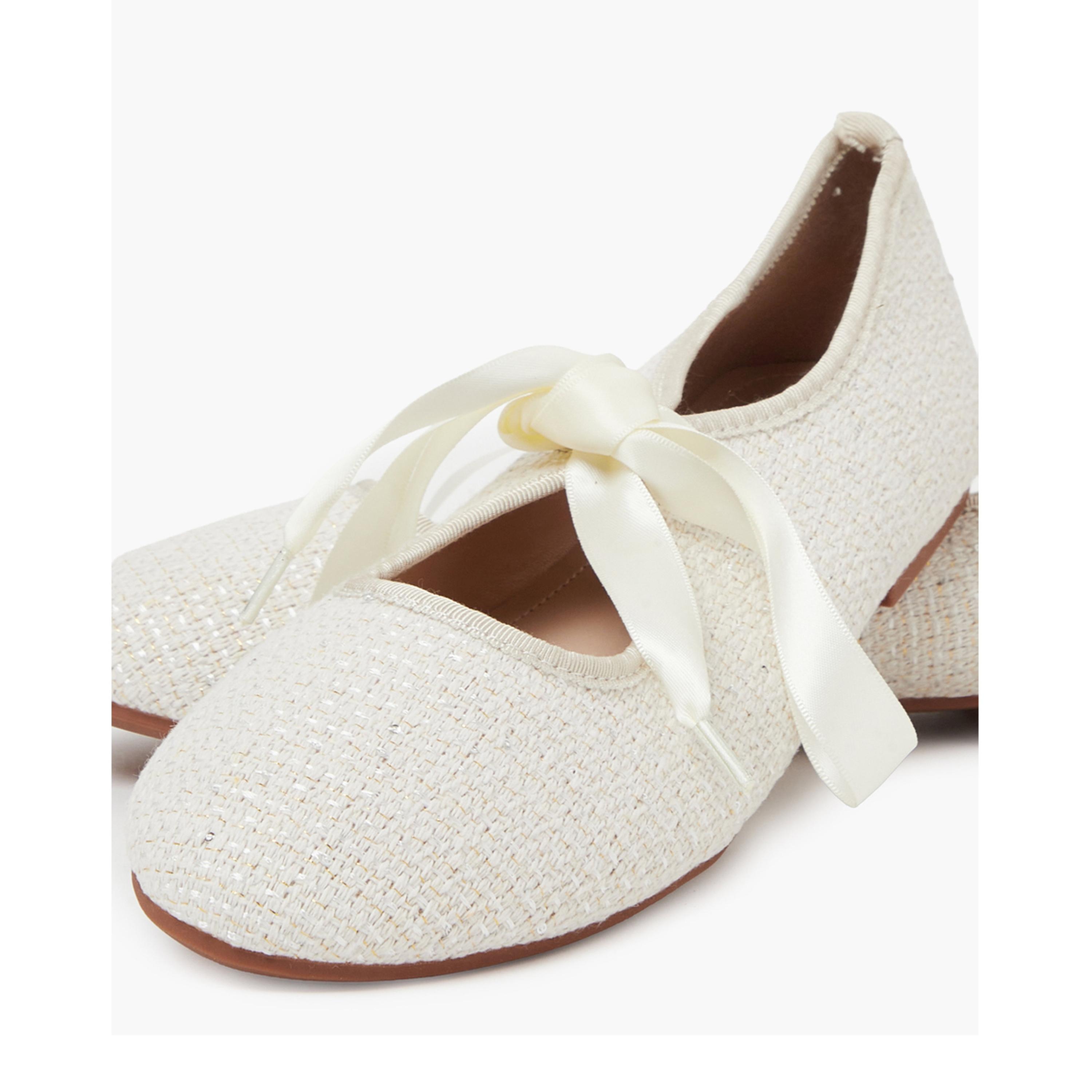 حذاء باليرينا بكعب منخفض وتفاصيل شريط باللون البيج-women-shoes-flats-ballerinas-image-5