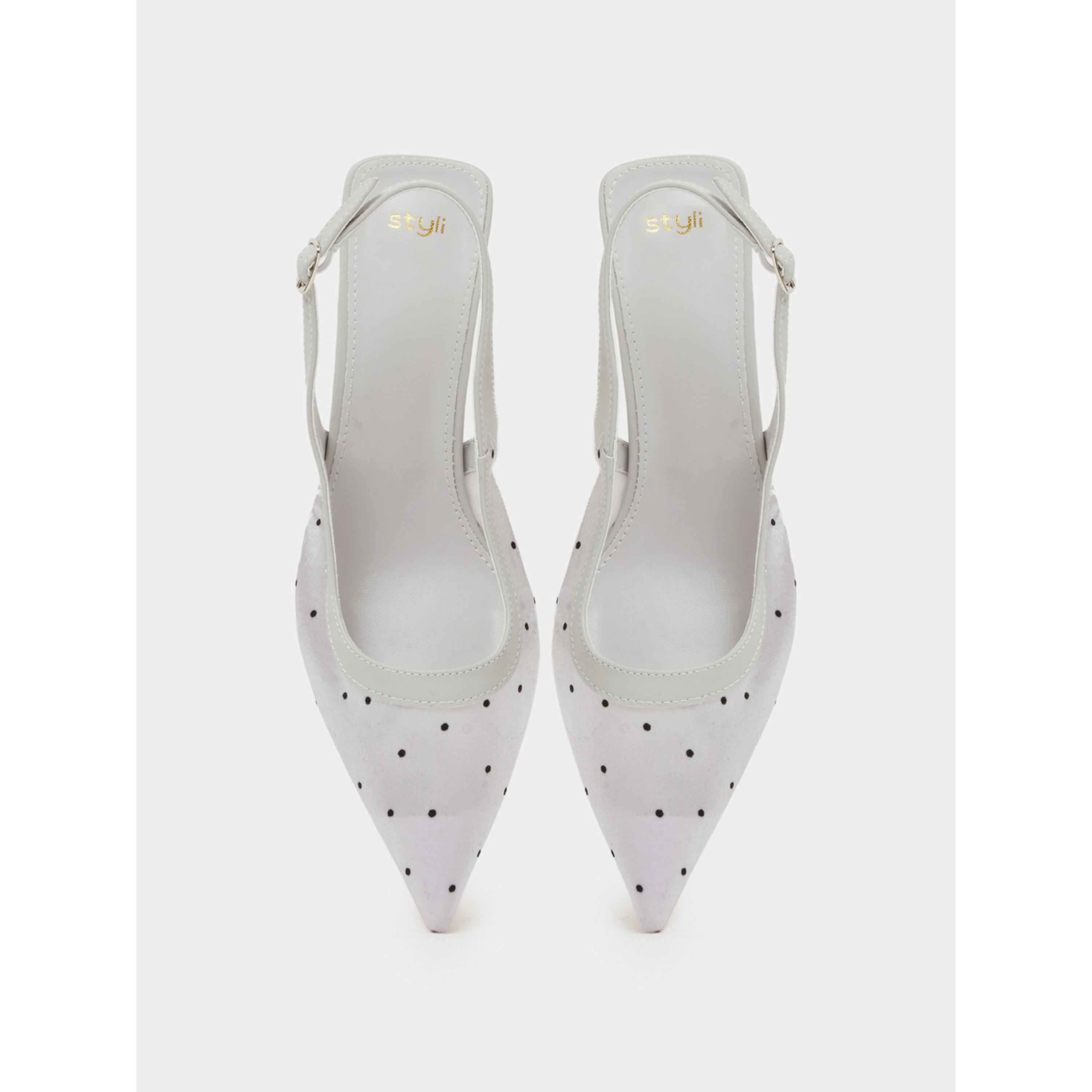 حذاء بكعب متوسط وحزام خلفي وطبعة منقطة باللون الرمادي-women-shoes-heels-image-4