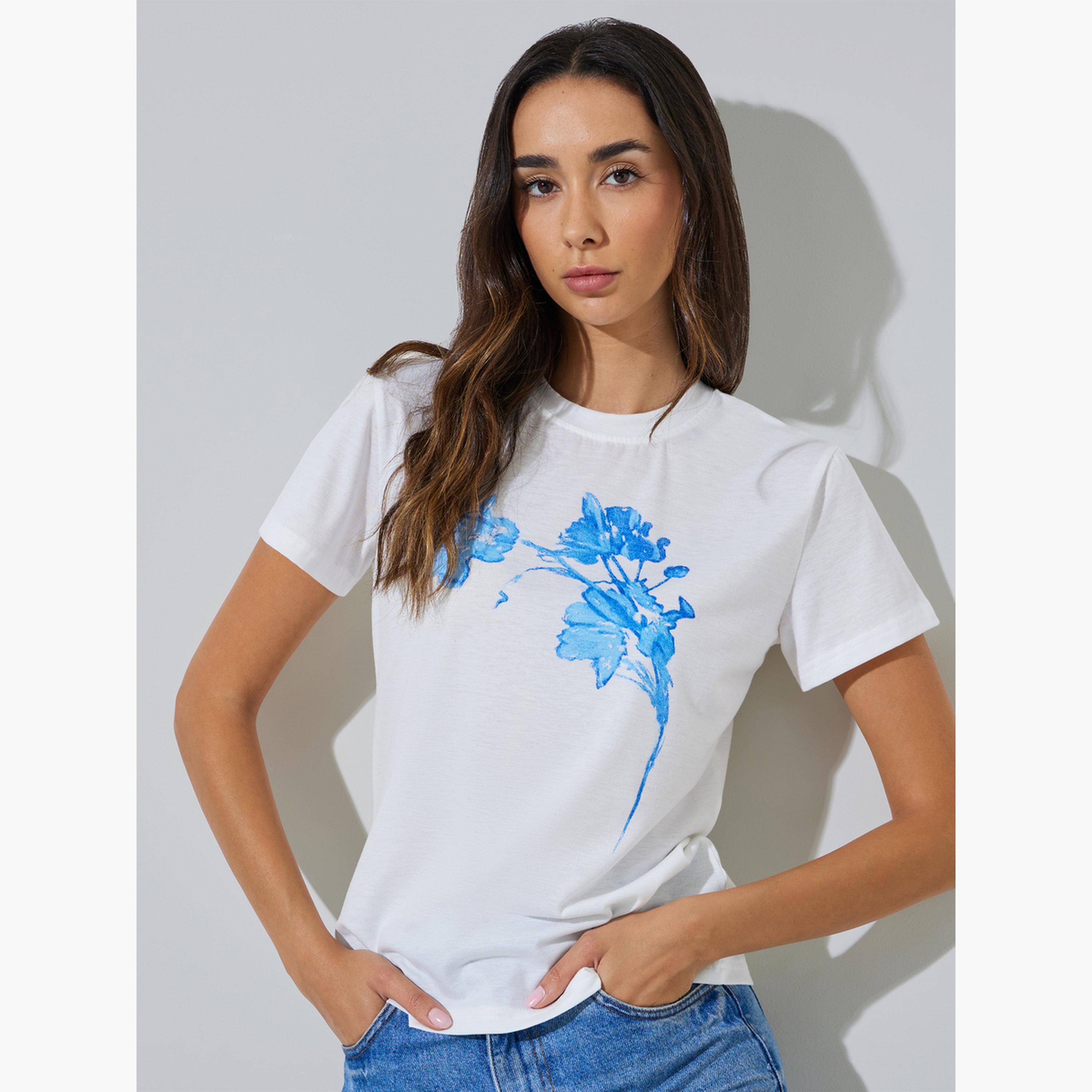 تيشيرت بقصة عادية وأكمام قصيرة بطبعة جرافيك-women-clothing-tshirts-image-1
