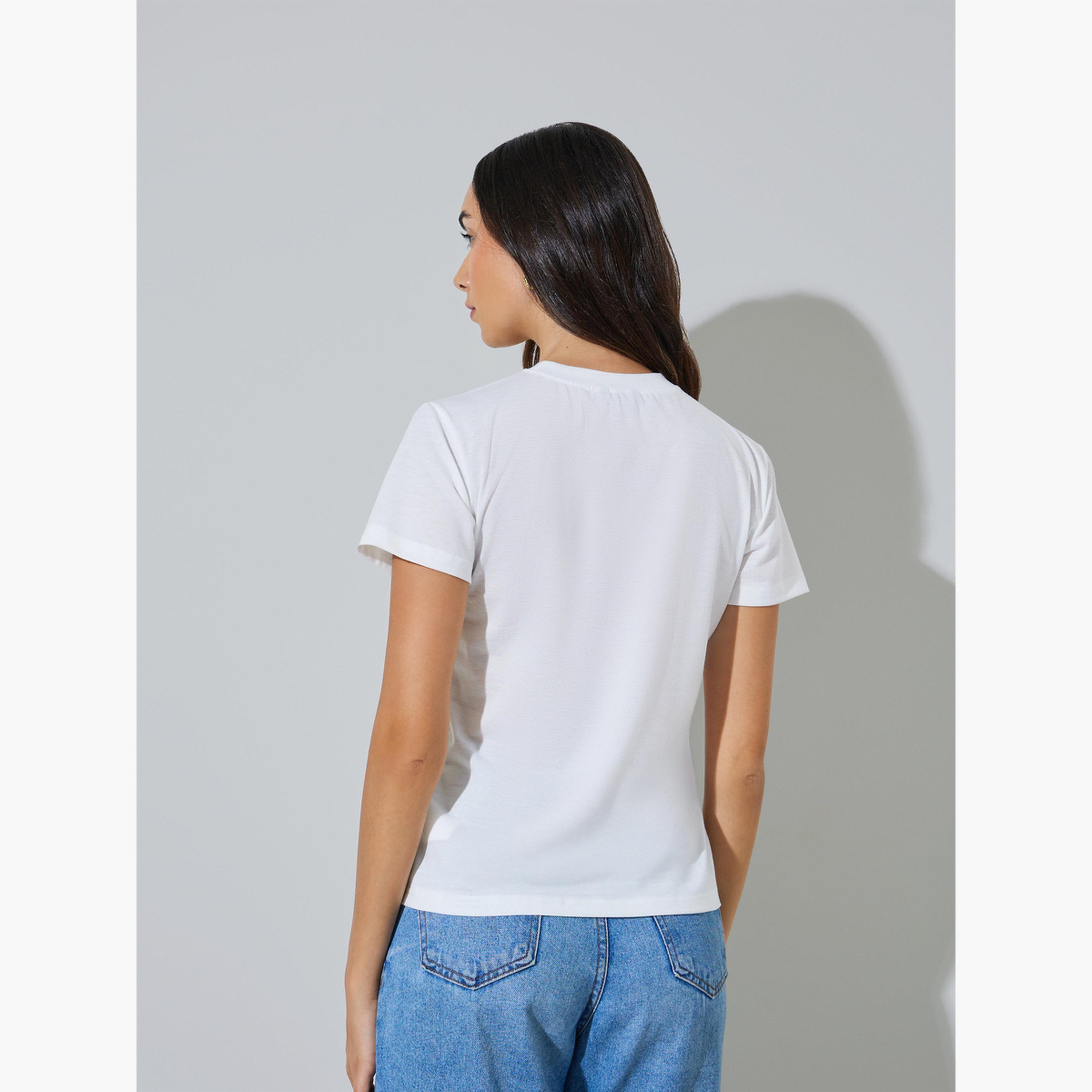 تيشيرت بقصة عادية وأكمام قصيرة بطبعة جرافيك-women-clothing-tshirts-image-4