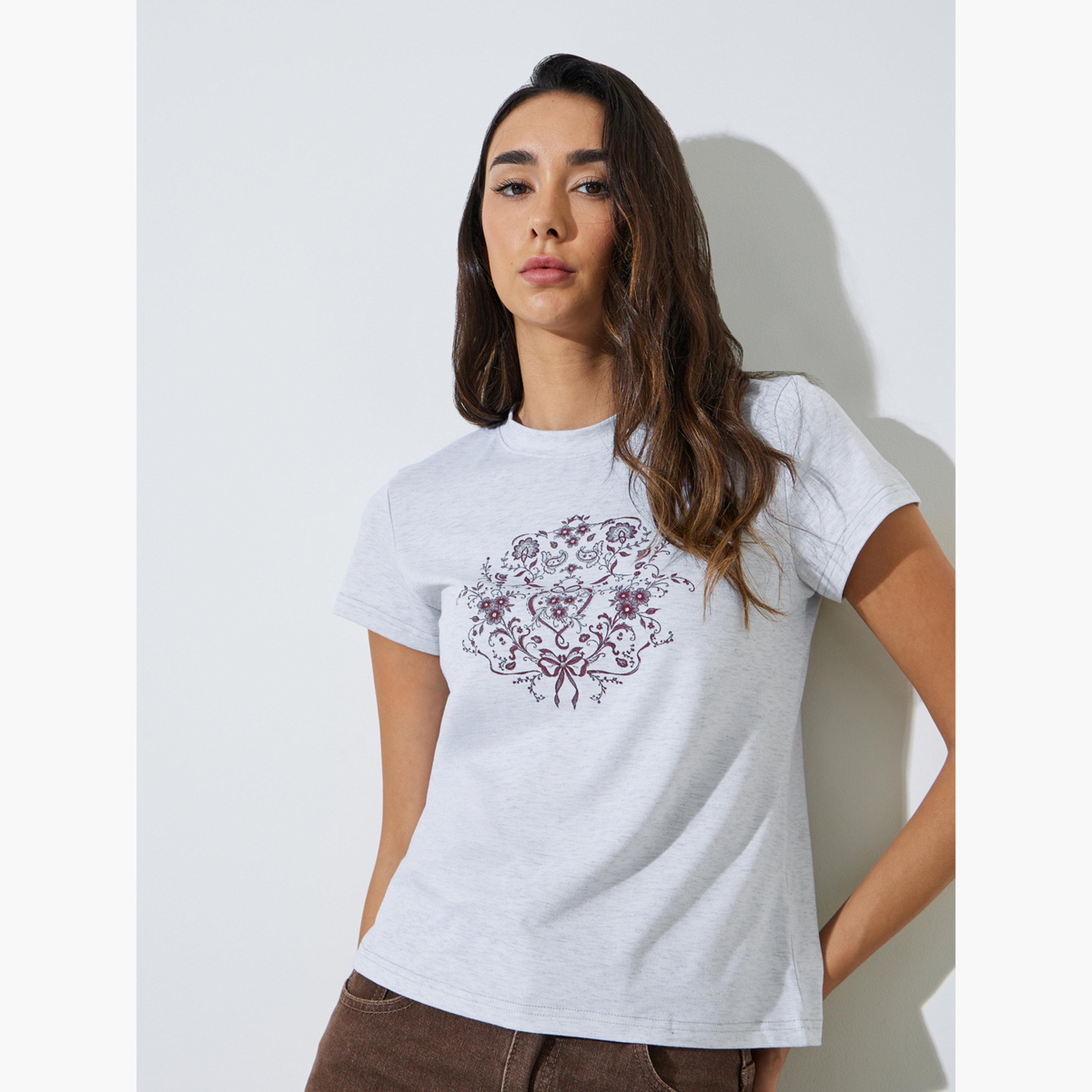 تيشيرت بقصة عادية وأكمام قصيرة بطبعة جرافيك-women-clothing-tshirts-image-1