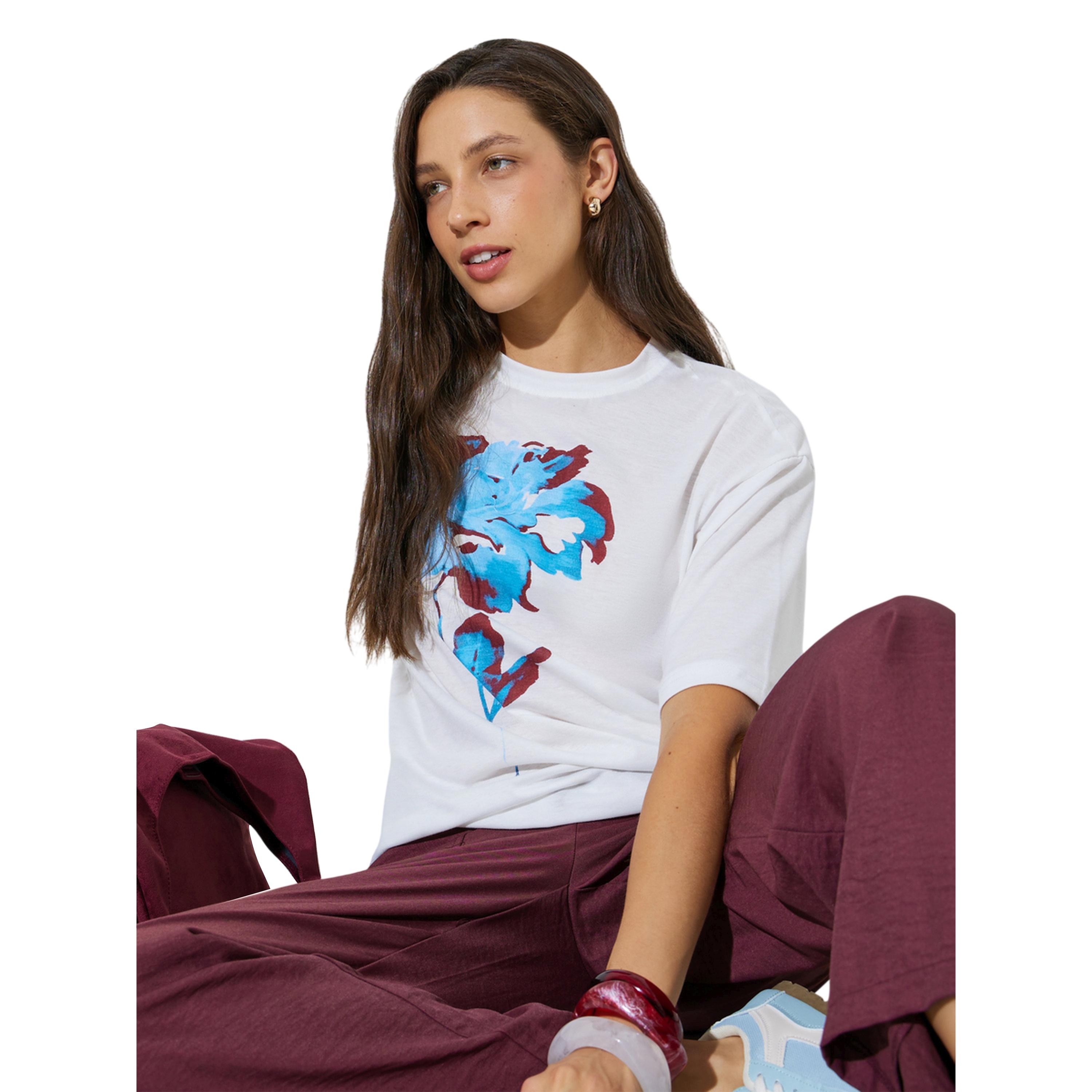 تيشيرت بقصة مريحة وطبعة جرافيك-women-clothing-tshirts-image-3