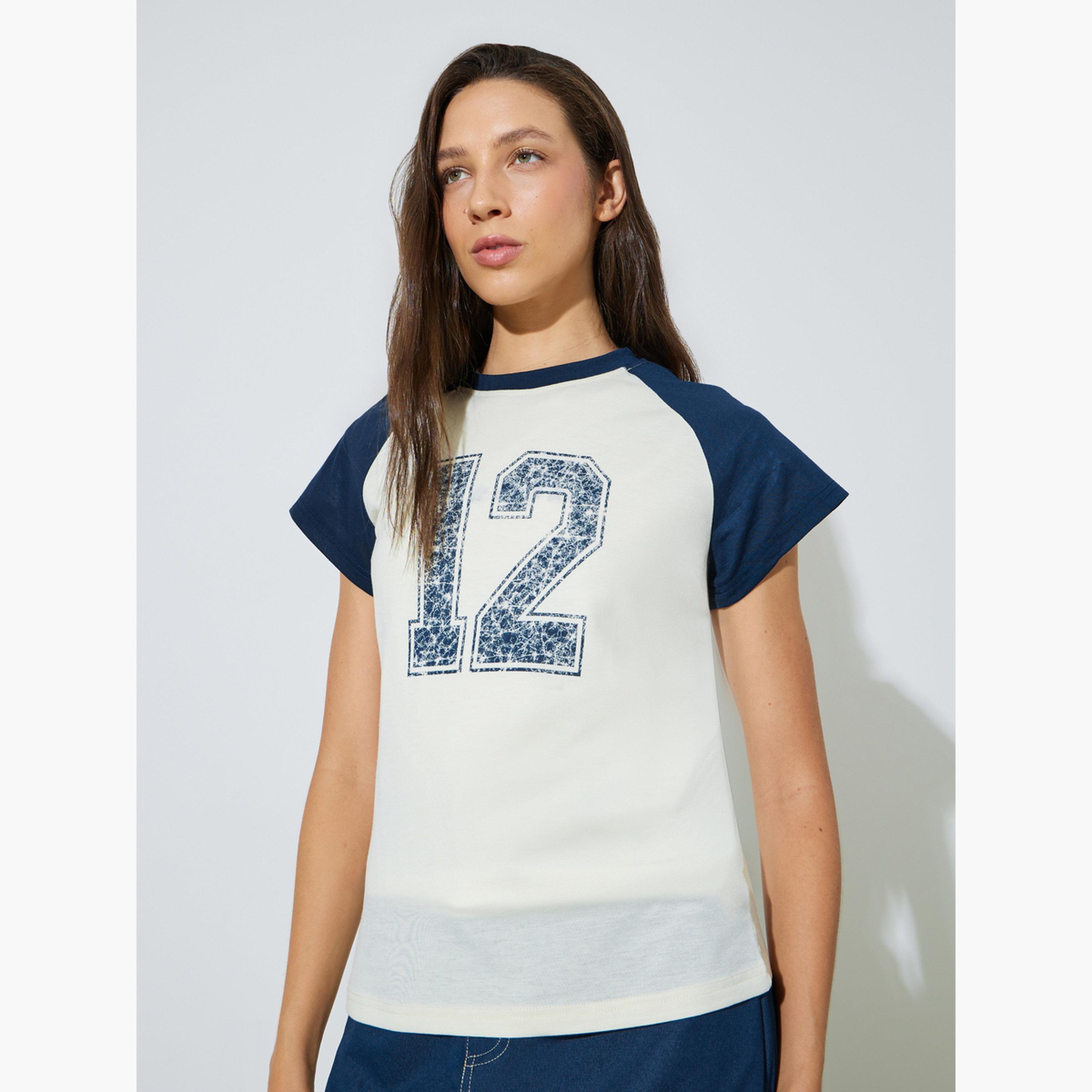 تيشيرت بقصة عادية وأكمام ريجلان-women-clothing-tshirts-image-1
