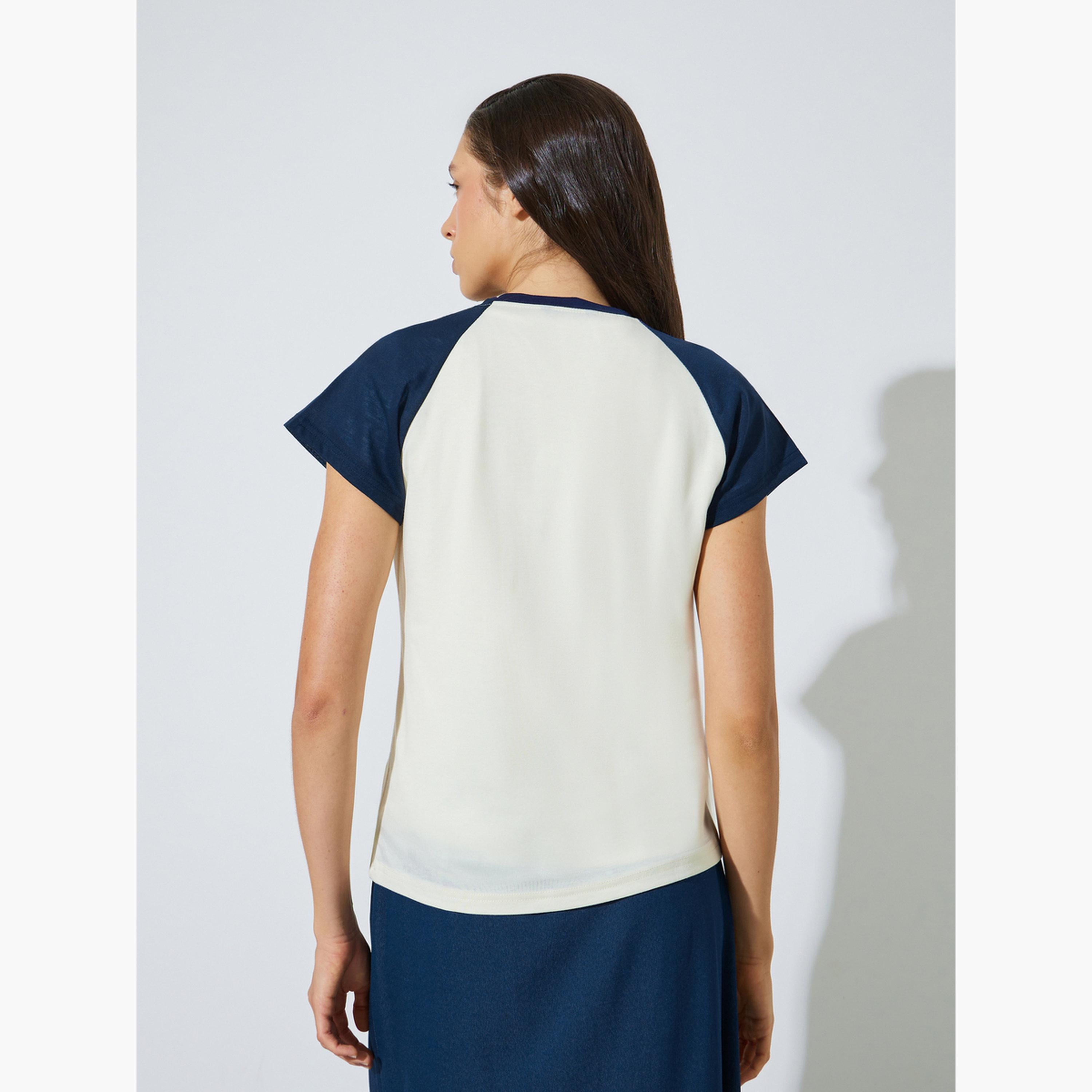 تيشيرت بقصة عادية وأكمام ريجلان-women-clothing-tshirts-image-3