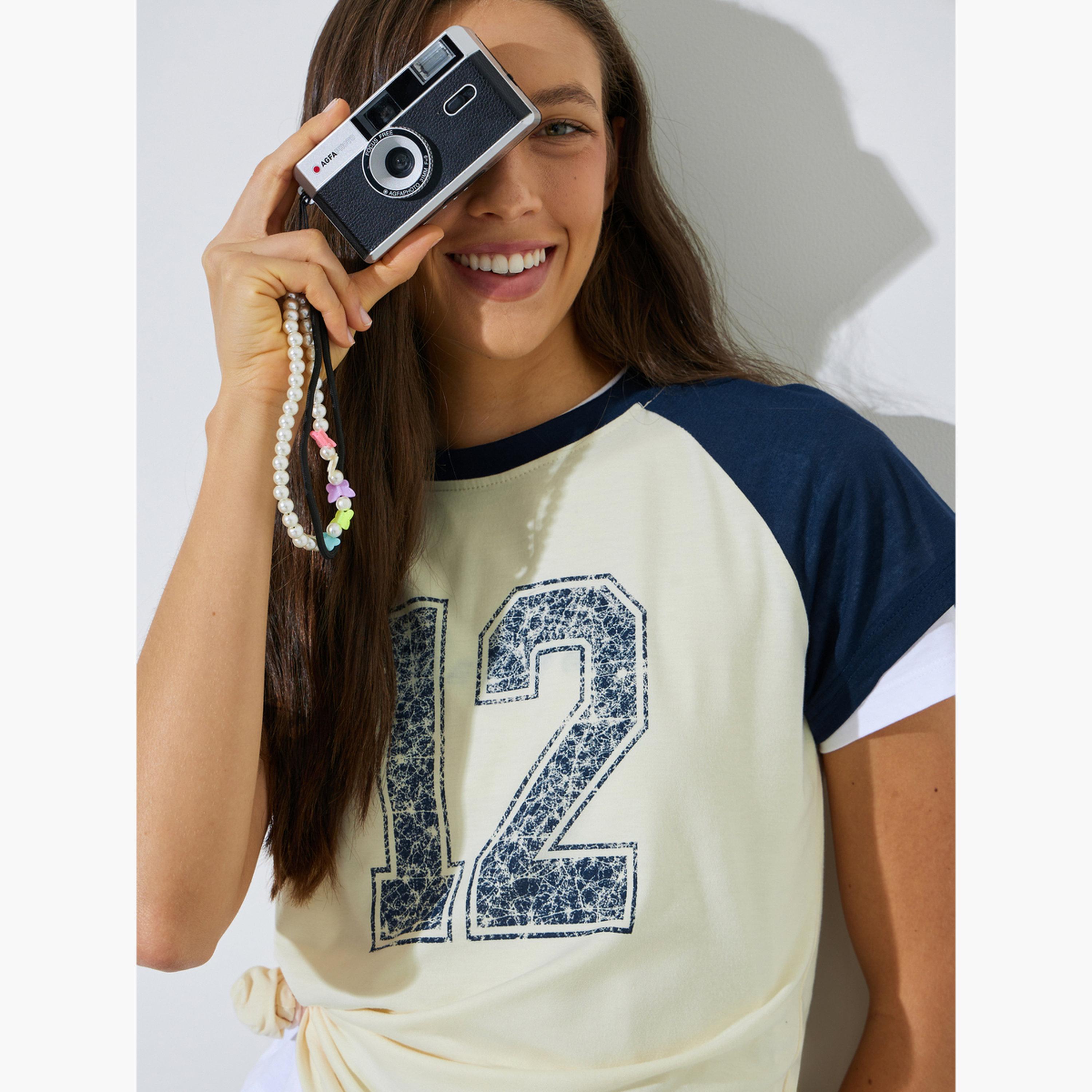 تيشيرت بقصة عادية وأكمام ريجلان-women-clothing-tshirts-image-5