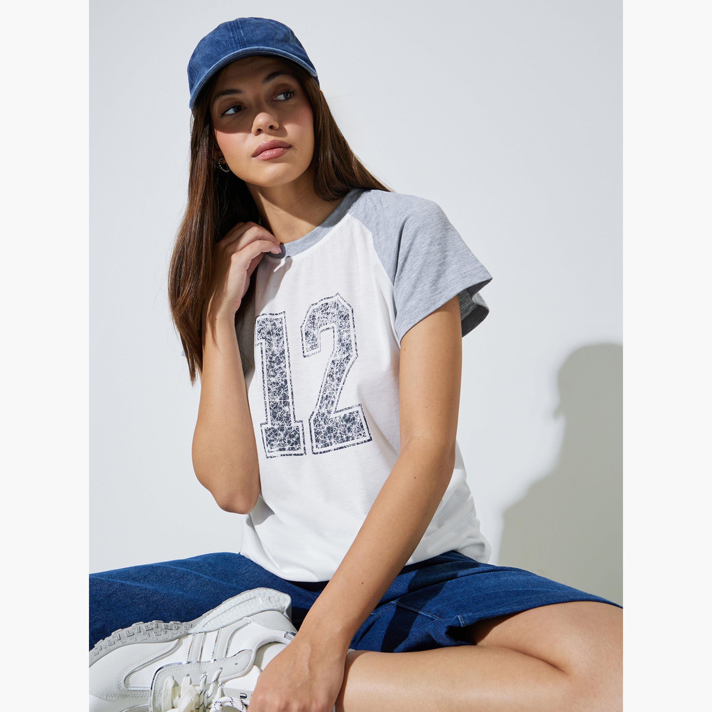 تيشيرت بقصة عادية وأكمام ريجلان-women-clothing-tshirts-image-3
