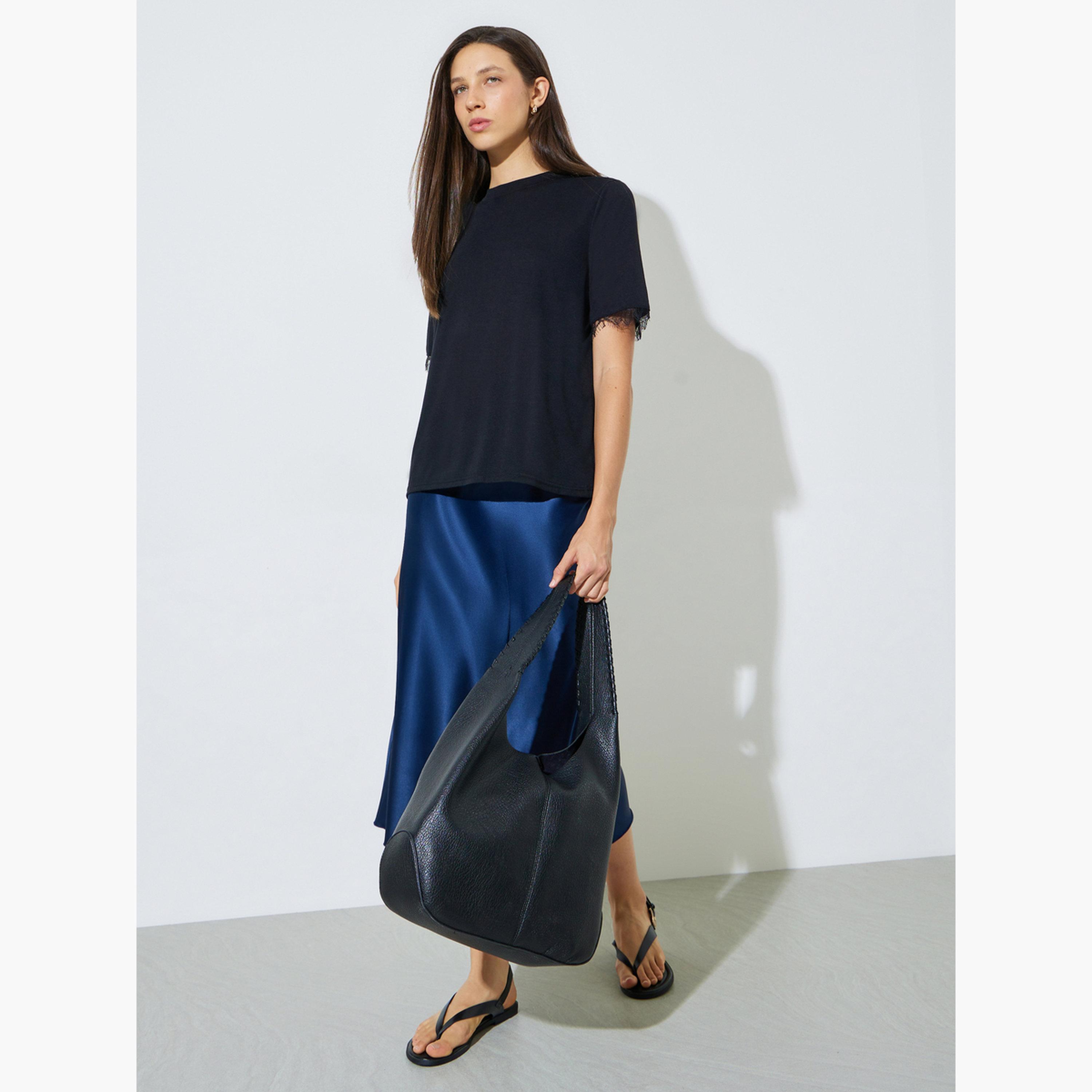 تيشيرت بياقة دائرية وتفاصيل دانتيل-women-clothing-tshirts-image-2