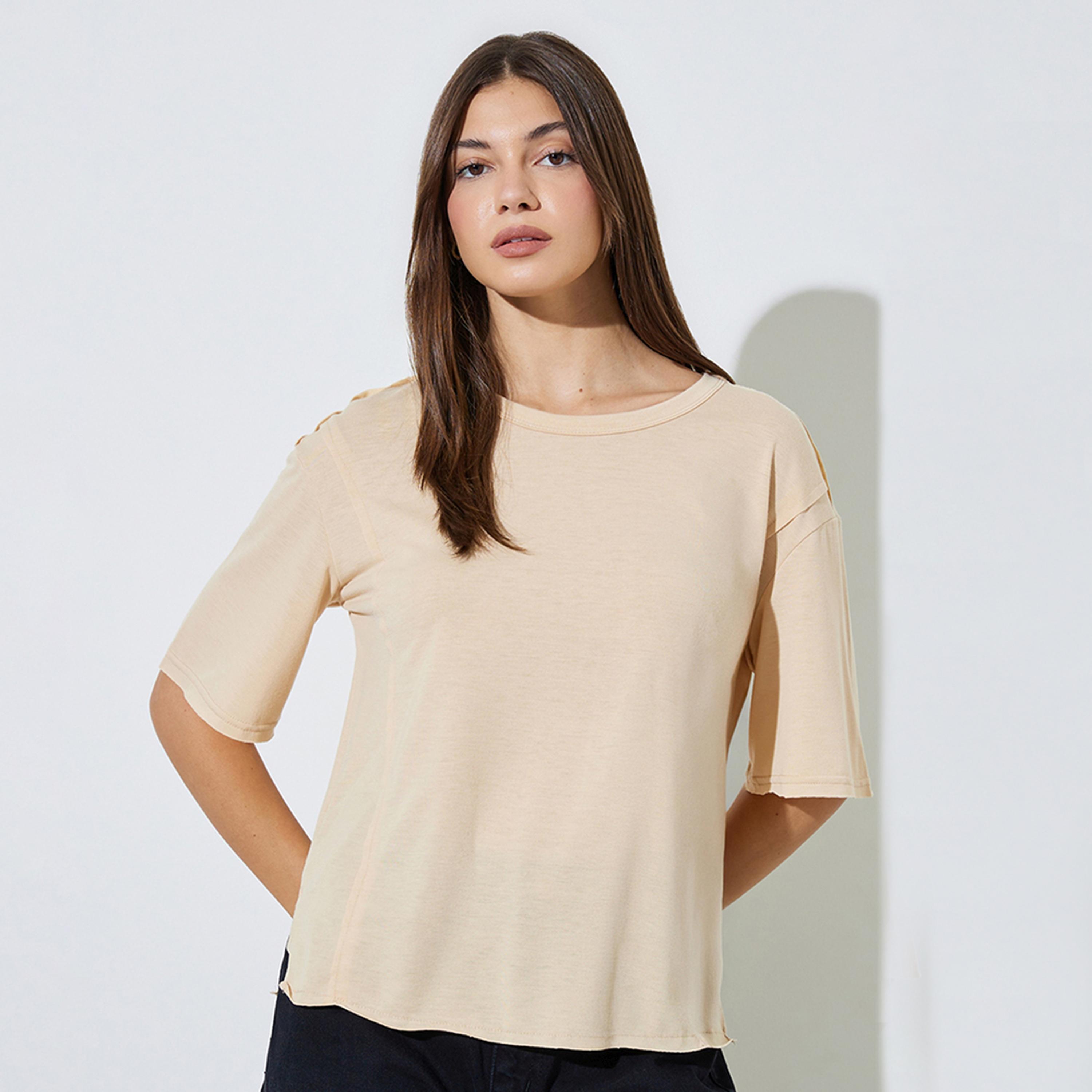 تيشيرت أكمام قصيرة بفتحة جانبية وقصة عادية-women-clothing-tshirts-image-1