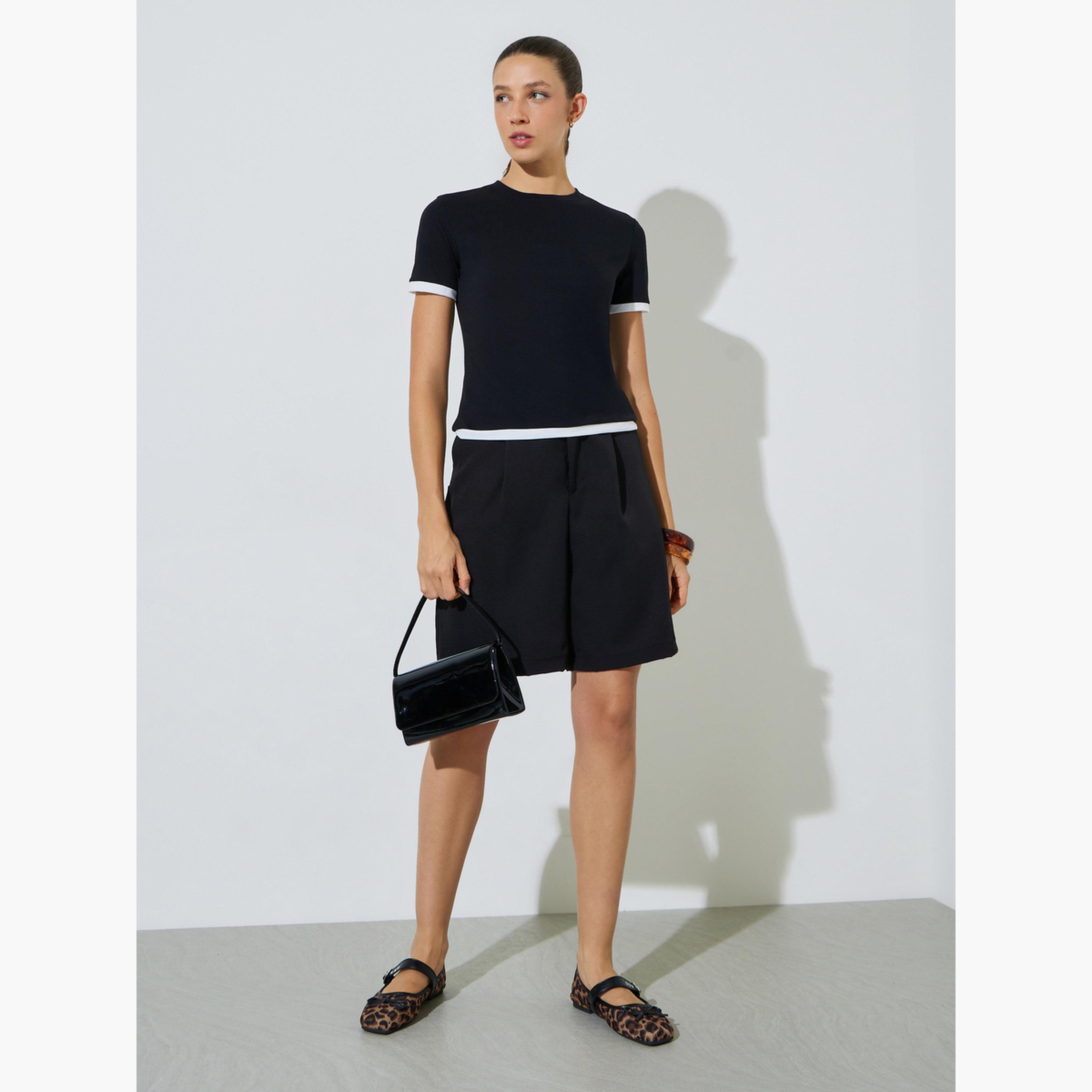 تيشيرت بياقة دائرية وحواف بلون متباين-women-clothing-tshirts-image-2