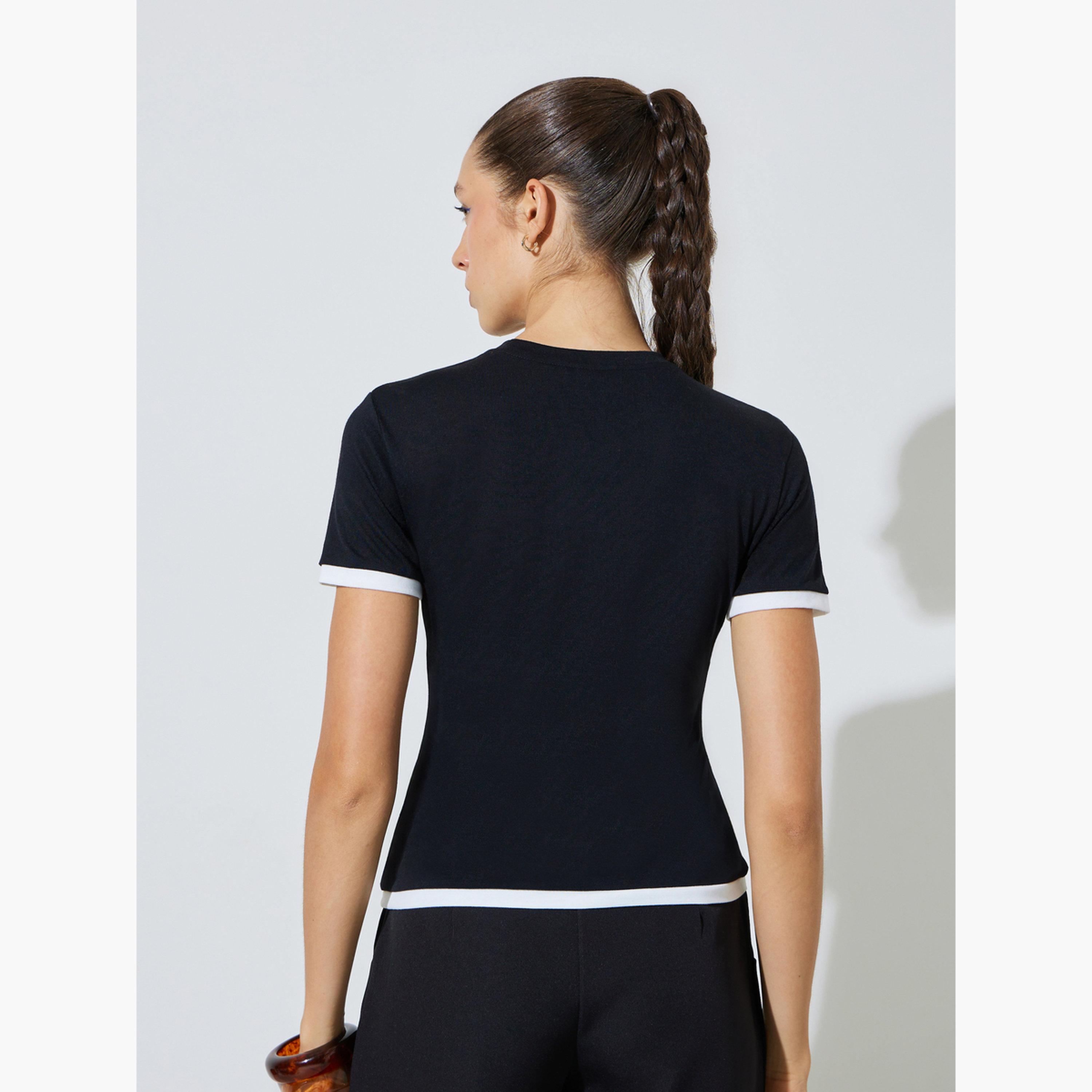 تيشيرت بياقة دائرية وحواف بلون متباين-women-clothing-tshirts-image-4