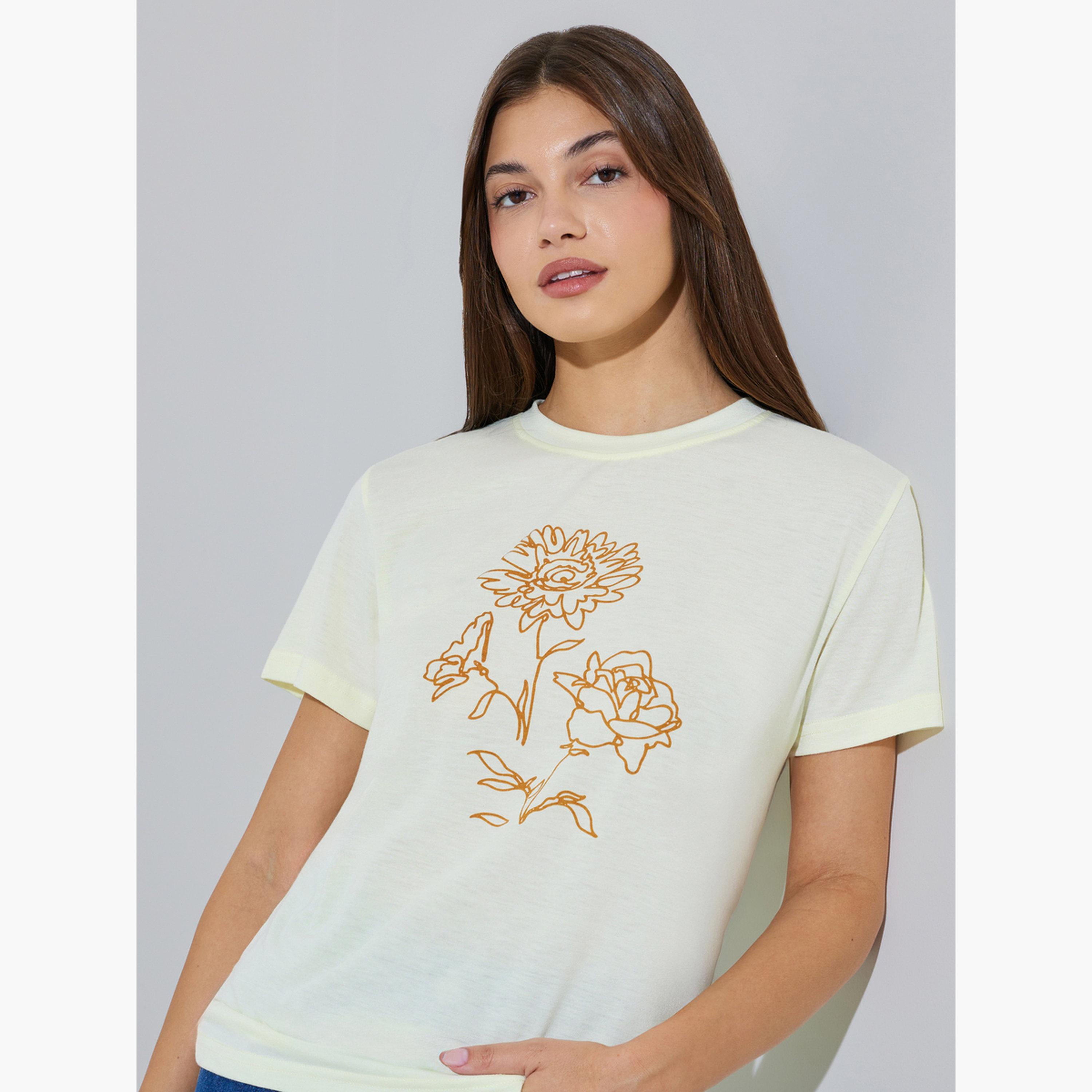ستايلي - تيشيرت أصفر مطبوع عليه رسومات، بياقة دائرية وقصة عادية-women-clothing-tshirts-image-3