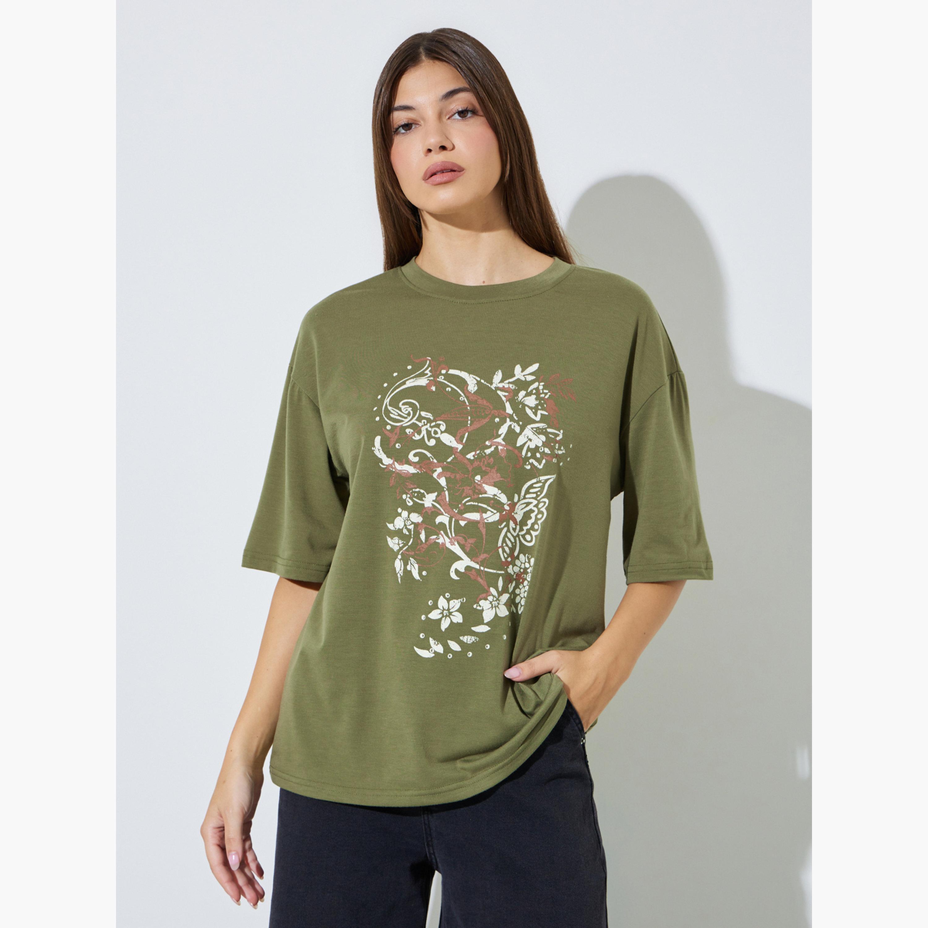 ستايلي - تيشيرت كبير الحجم مطبوع عليه رسومات زيتونية-women-clothing-tshirts-image-1