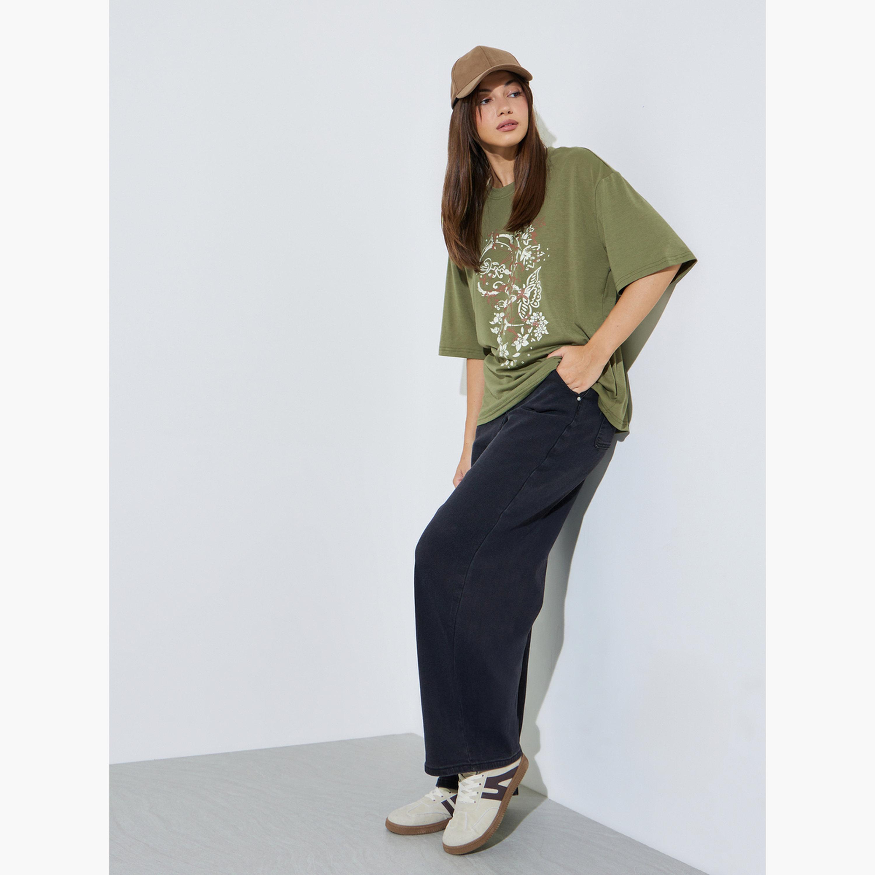 ستايلي - تيشيرت كبير الحجم مطبوع عليه رسومات زيتونية-women-clothing-tshirts-image-2
