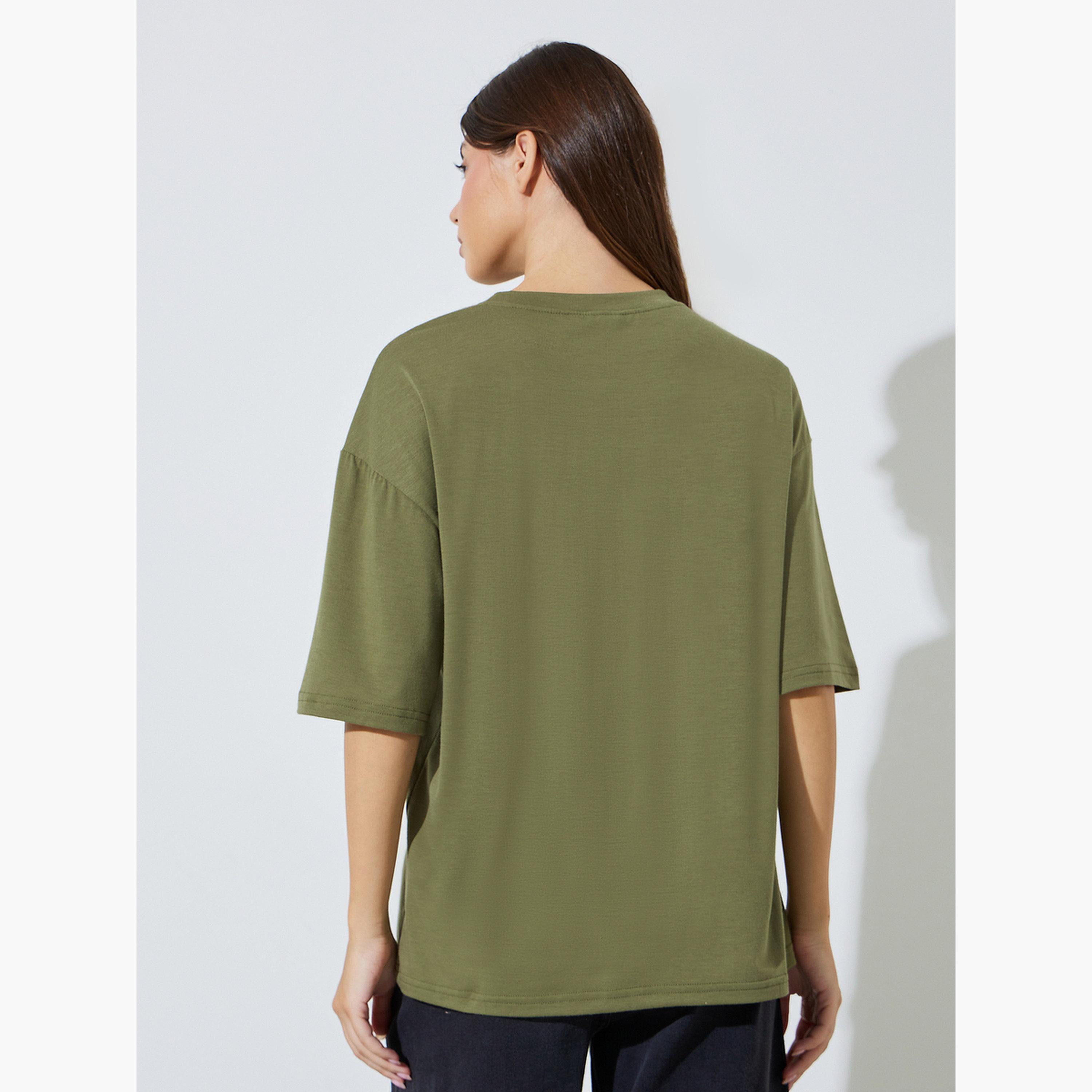 ستايلي - تيشيرت كبير الحجم مطبوع عليه رسومات زيتونية-women-clothing-tshirts-image-4