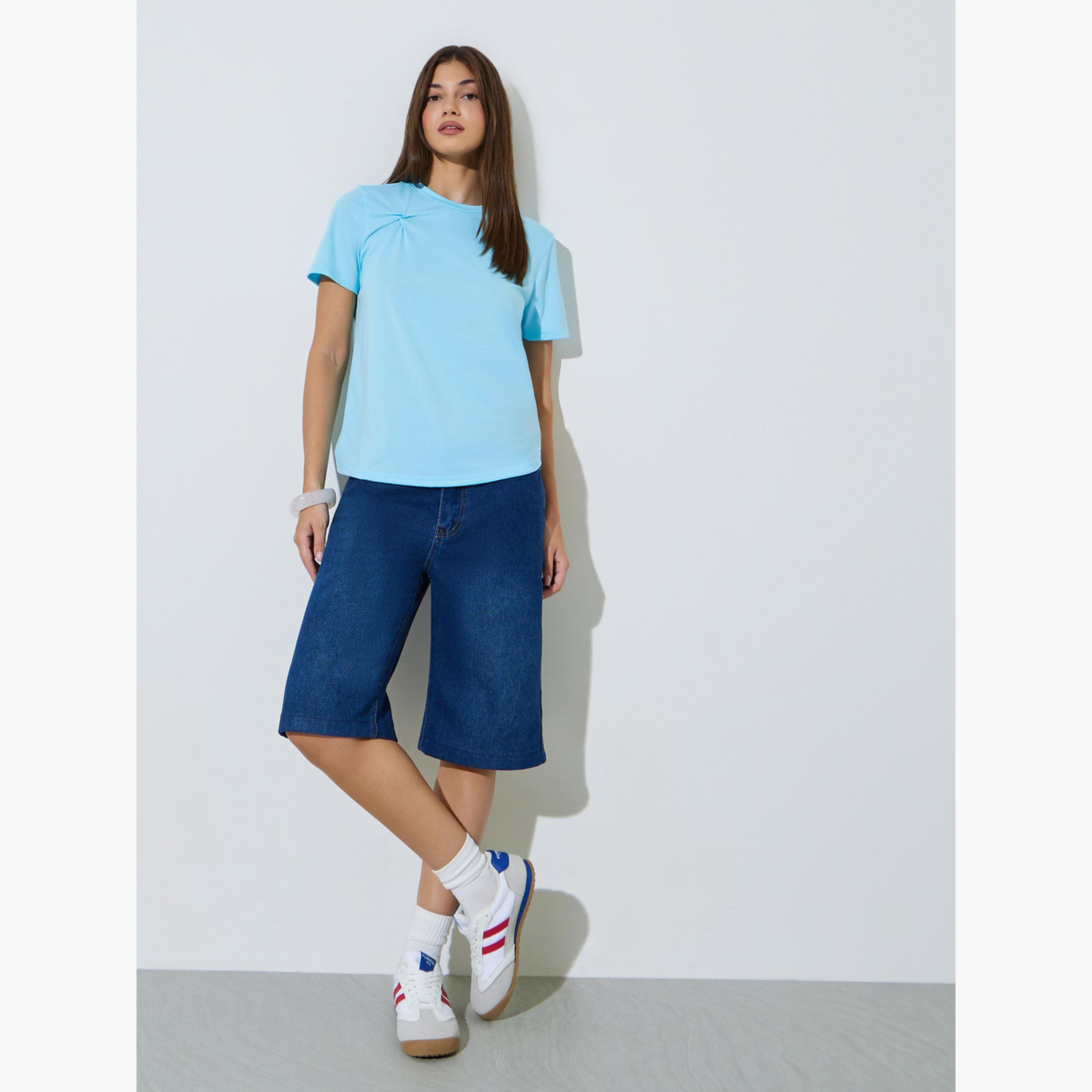 تيشيرت بقصة عادية وتفاصيل عقدة ملفوفة-women-clothing-tshirts-image-2
