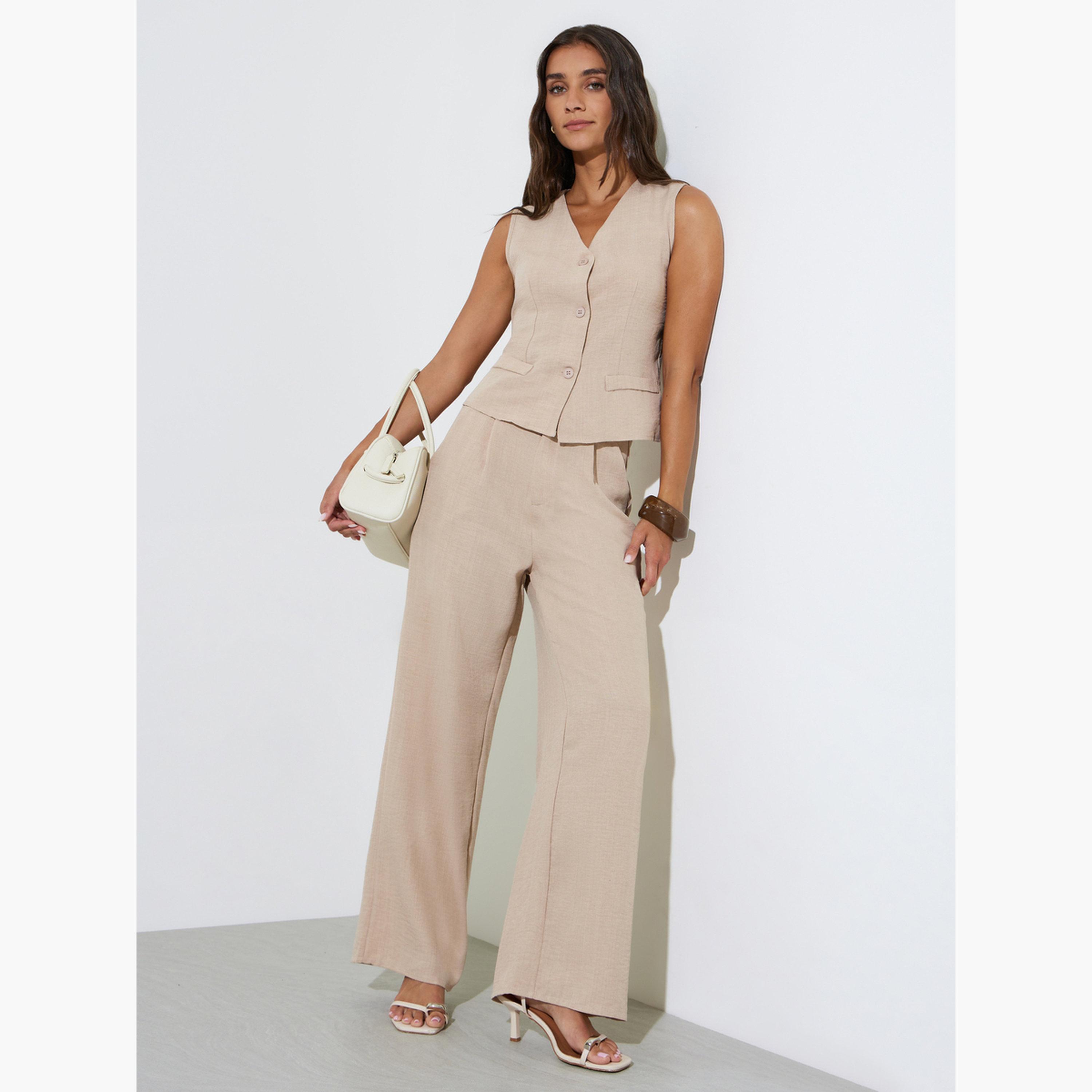 طقم منسق من بنطال بأرجل واسعة وفيست بلون سادة لون بيج-women-clothing-coordsets-image-3