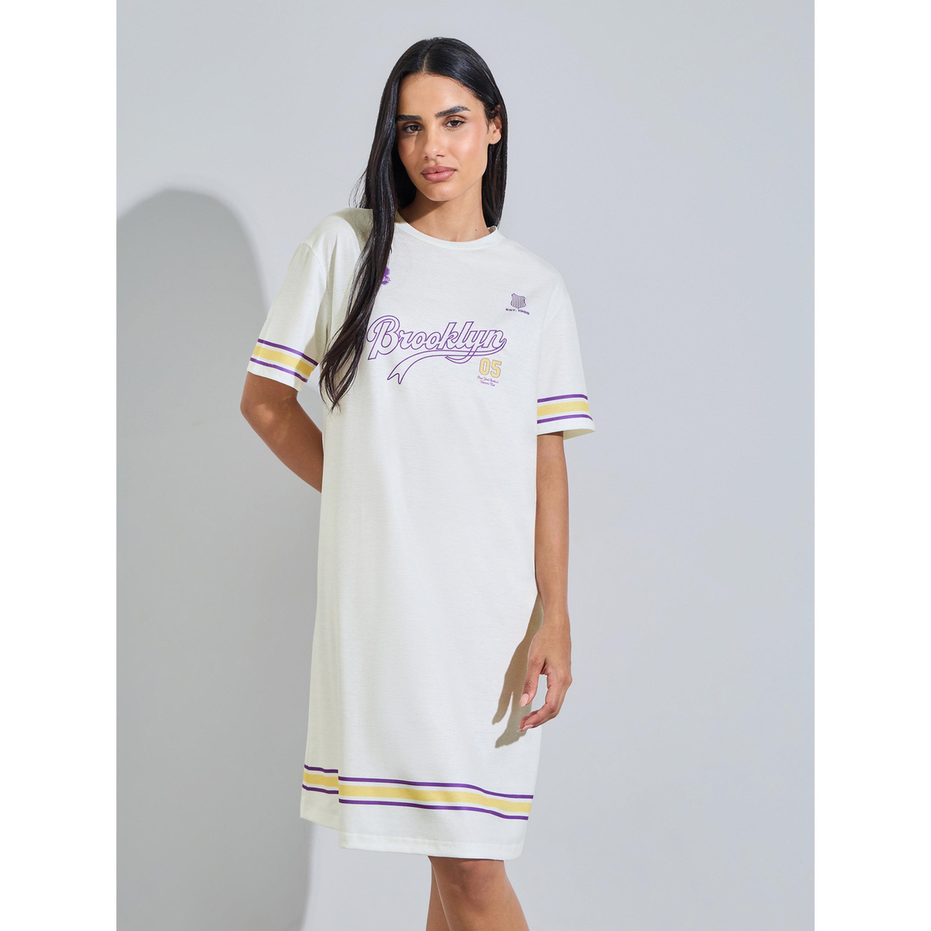 قميص نوم تيشيرت بأكمام قصيرة وطبعة جرافيك باللون الكريمي-women-clothing-nightwear-nighties-image-1