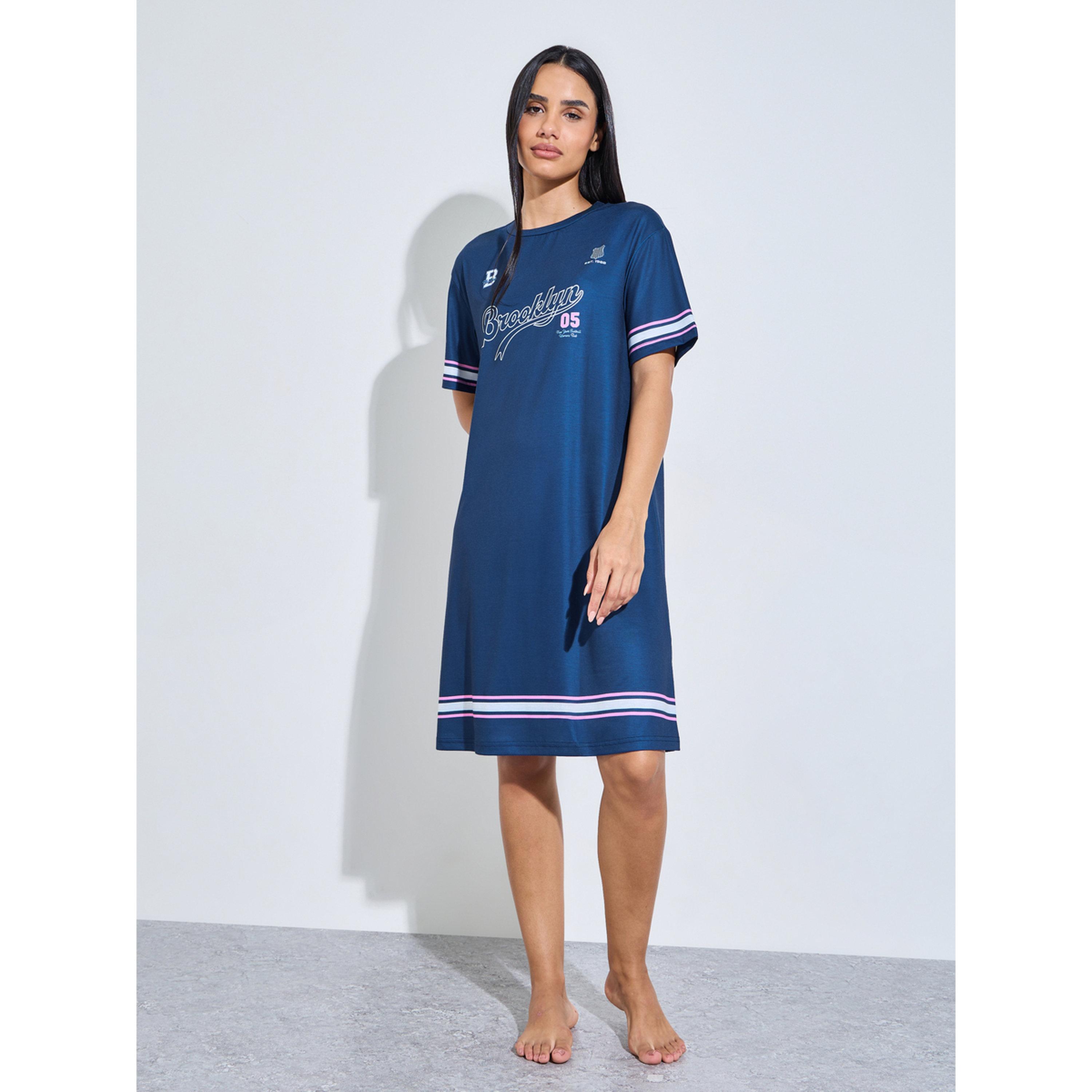 قميص نوم تيشيرت بأكمام قصيرة وطبعة جرافيك باللون الكحلي-women-clothing-nightwear-nighties-image-2