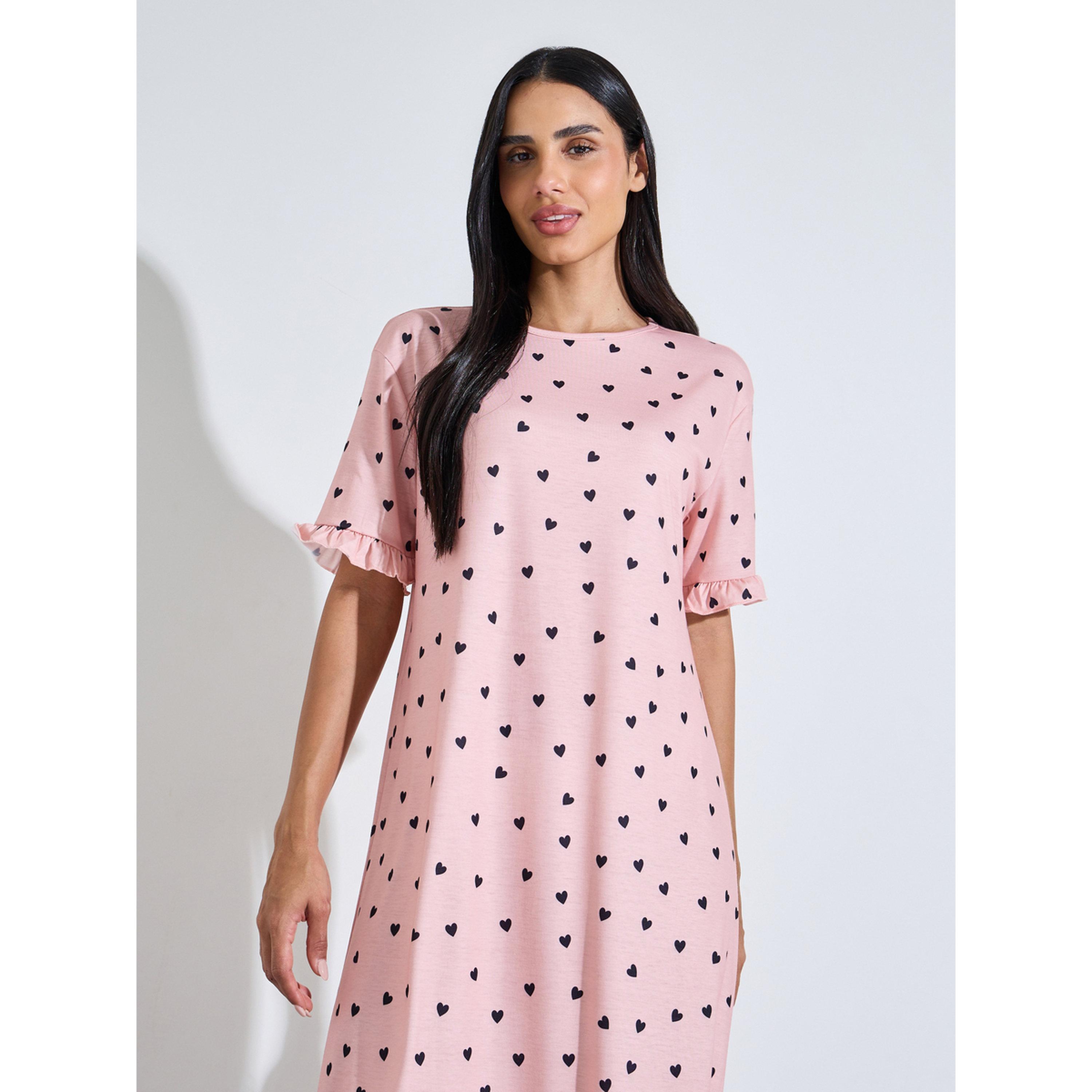 فستان نوم تيشيرت بأكمام قصيرة وكشكشة مع طبعة قلب بالكامل باللون الوردي-women-clothing-nightwear-nighties-image-3