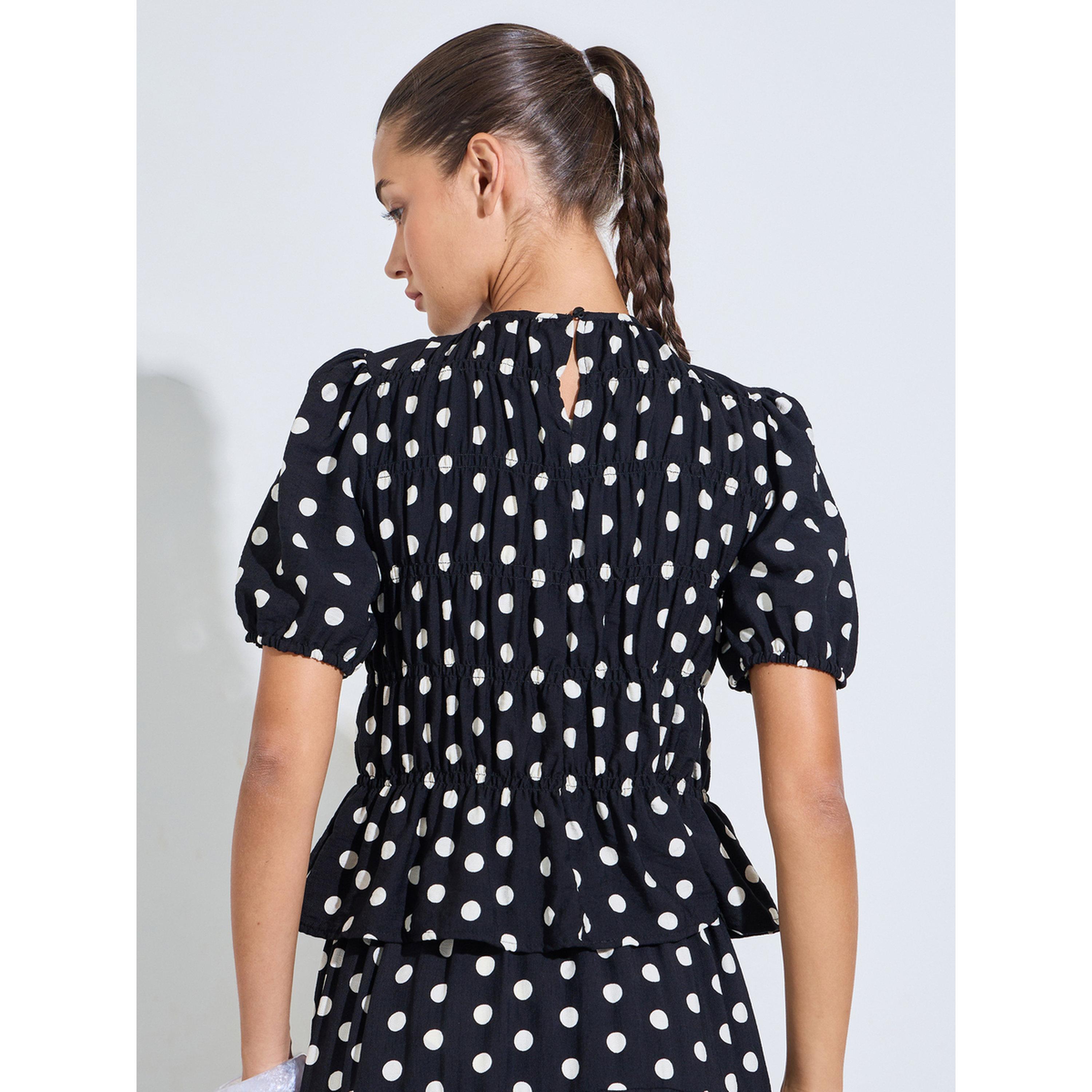 بلوزة سوداء بتفاصيل كشكشة ونقط بولكا-women-clothing-shirtsandblouses-blouses-image-3
