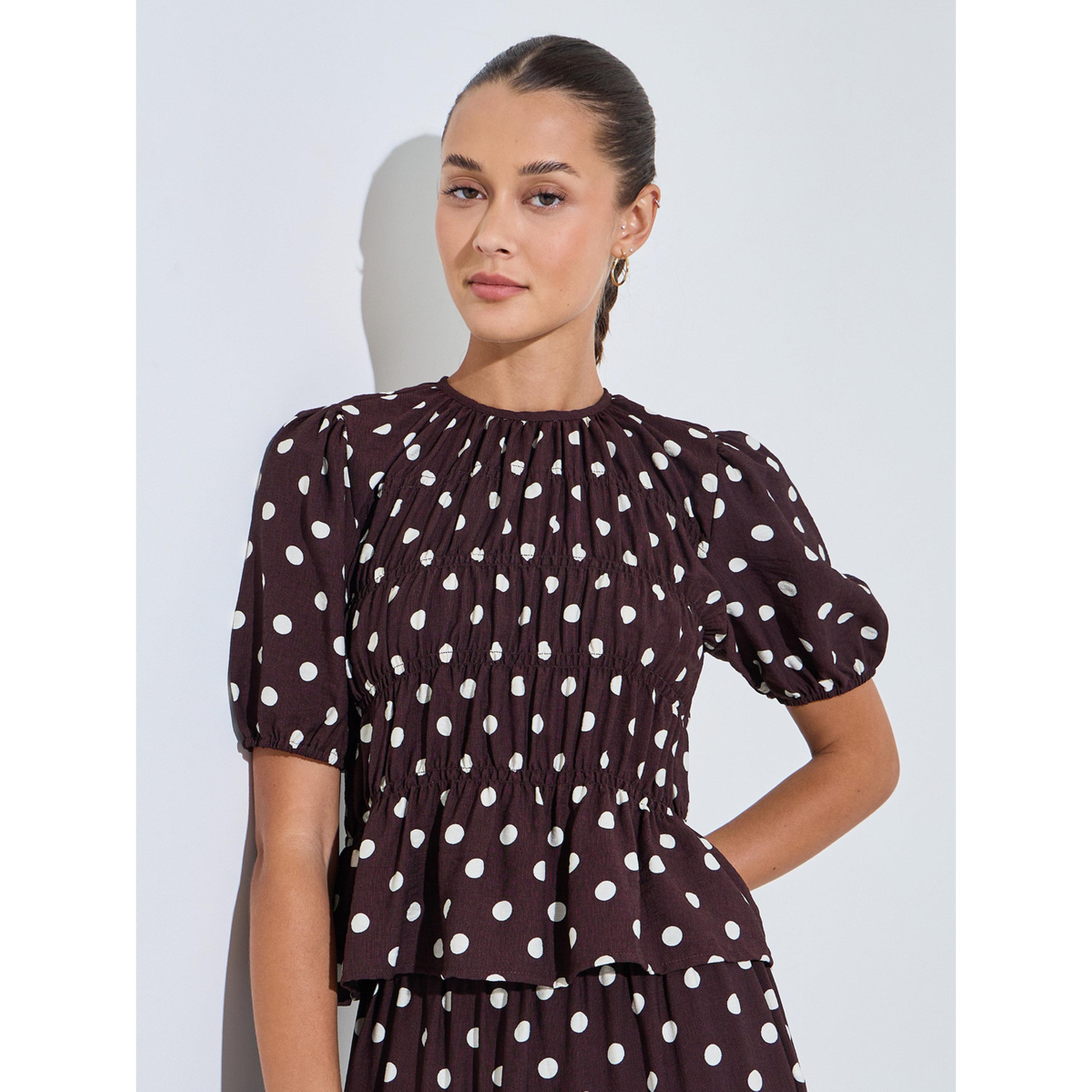 ستيلي بلوزة بنية بنقشة منقطة وتفاصيل مكشكشة-women-clothing-shirtsandblouses-blouses-image-1