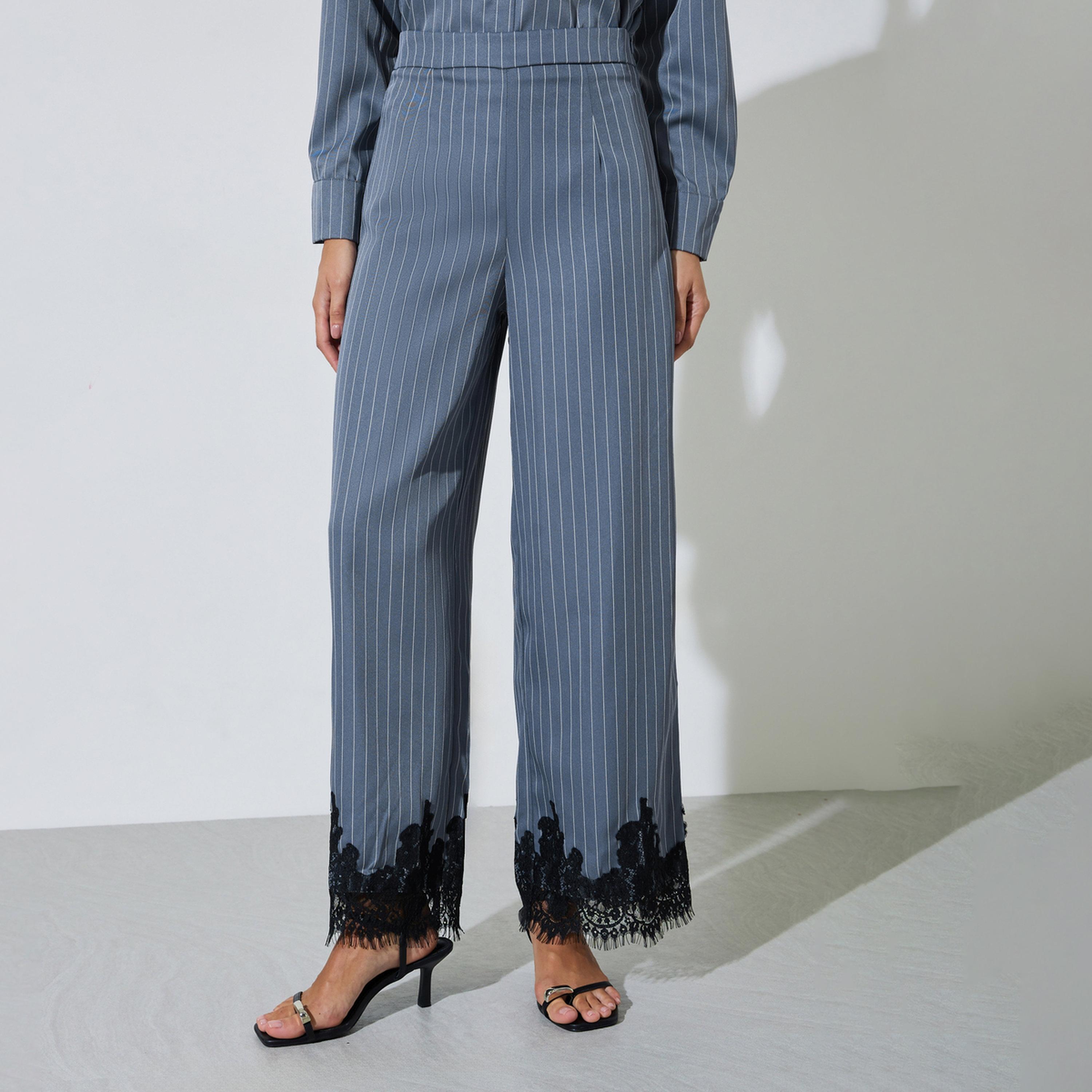 بنطال بأرجل واسعة بنمط مخطط وتفاصيل دانتيل لون رمادي داكن-women-clothing-bottoms-joggers-image-1