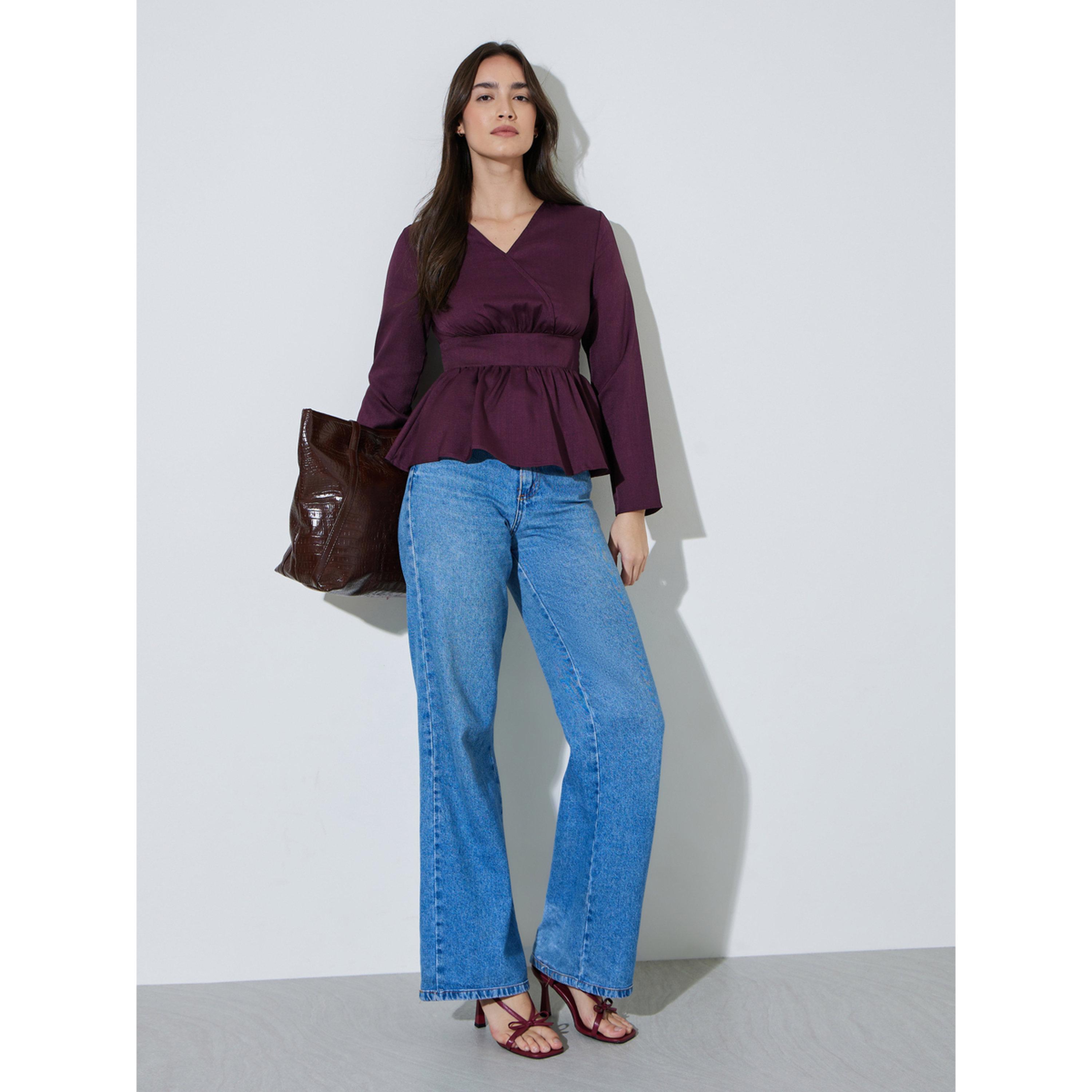 بلوزة بيبلوم وتفاصيل مكشكشة سادة بلون بورغندي-women-clothing-shirtsandblouses-blouses-image-2