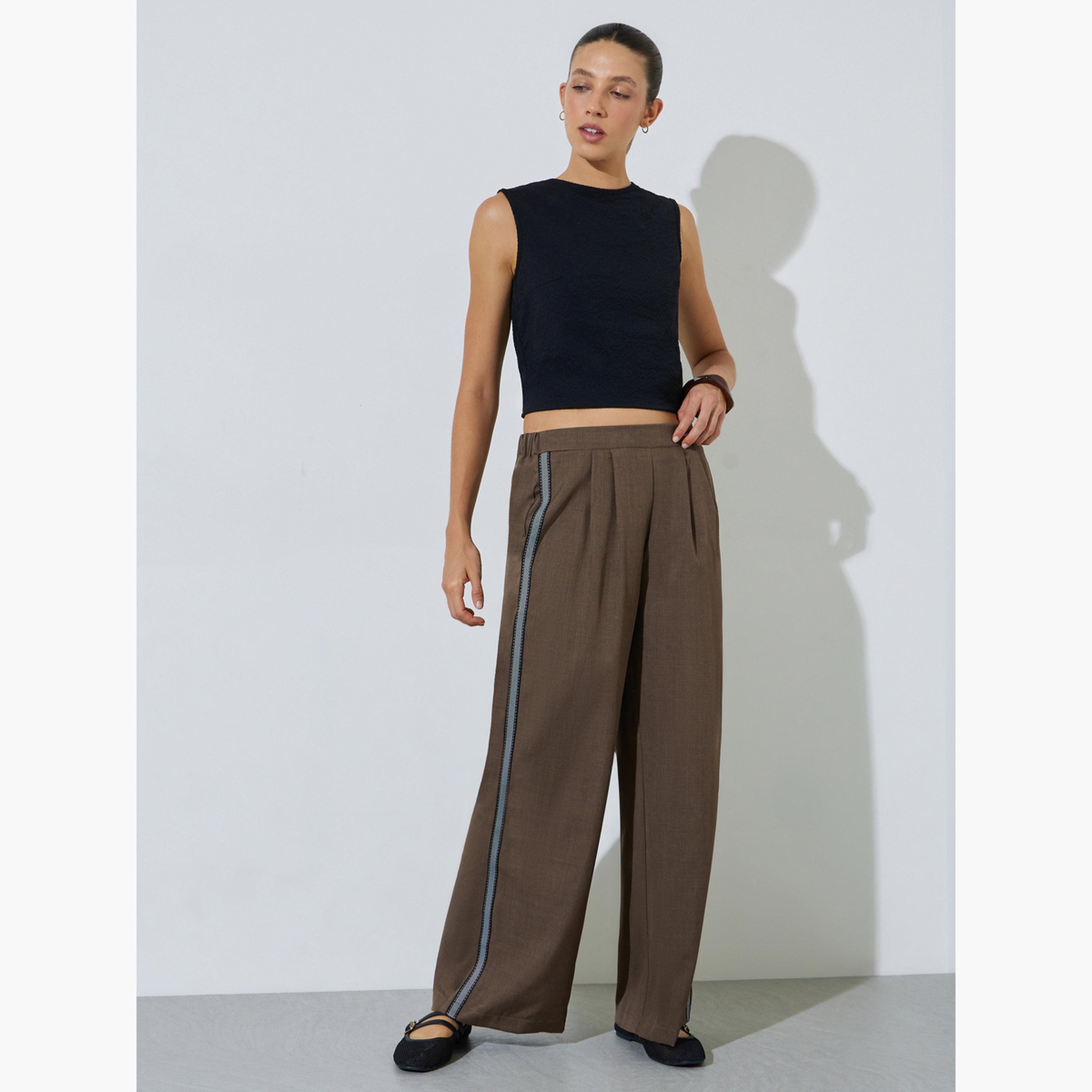 بنطال بأرجل واسعة بلون سادة وتفاصيل دانتيل جانبية لون بني-women-clothing-bottoms-joggers-image-2