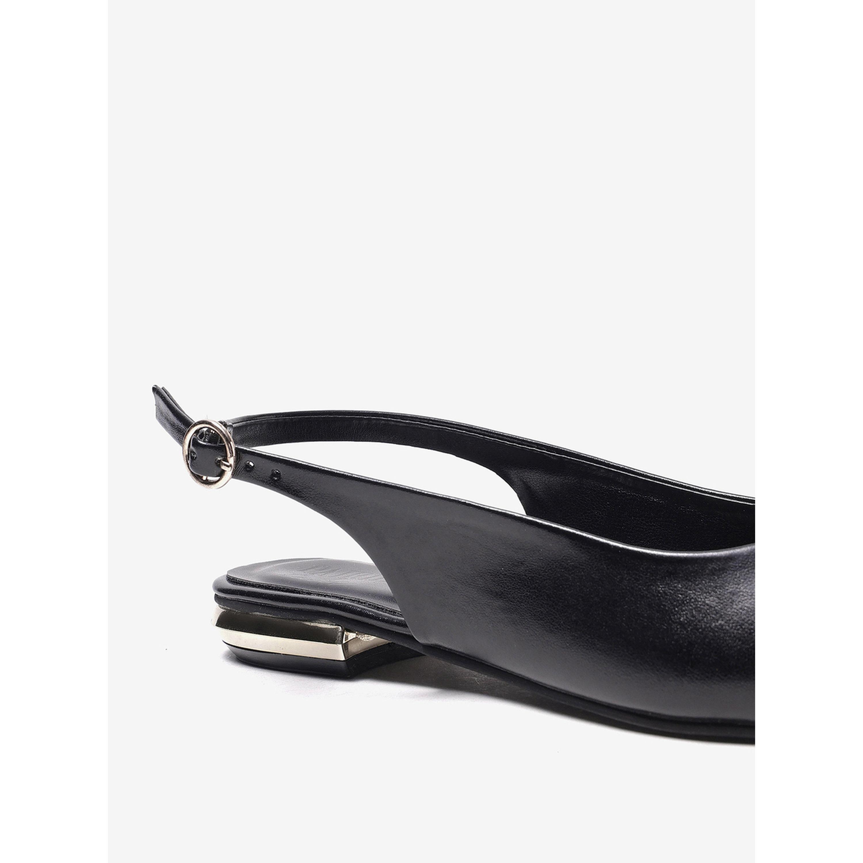 حذاء بمقدمة مدببة وحزام خلفي-women-shoes-heels-image-6