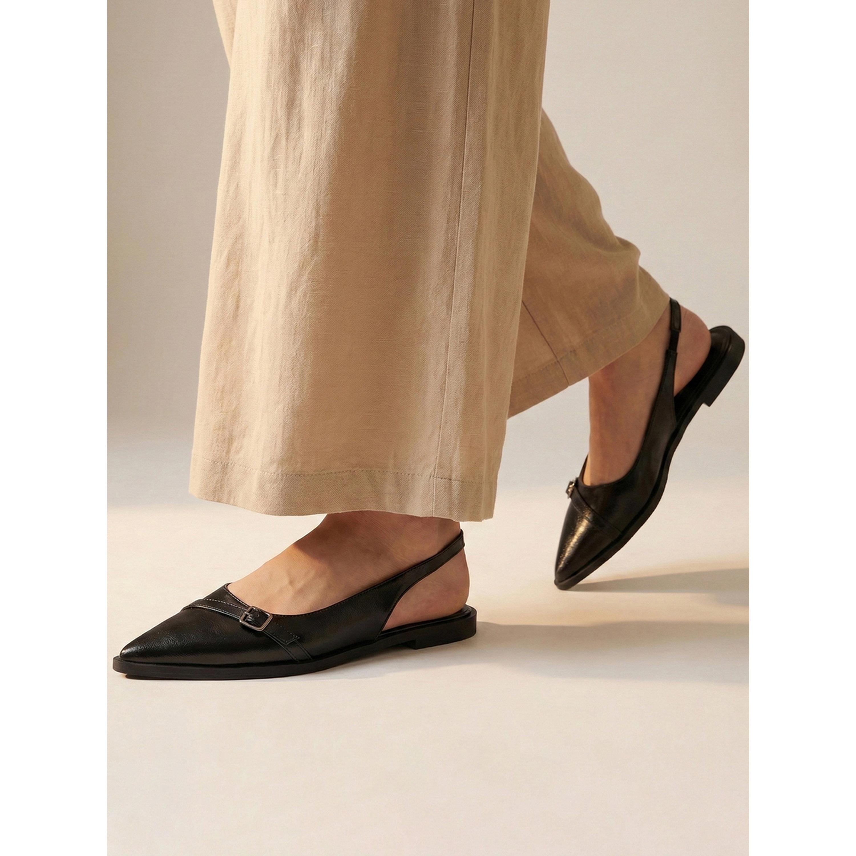 حذاء بمشبك ومقدمة مدببة وحزام خلفي-women-shoes-sandals-flats-image-2