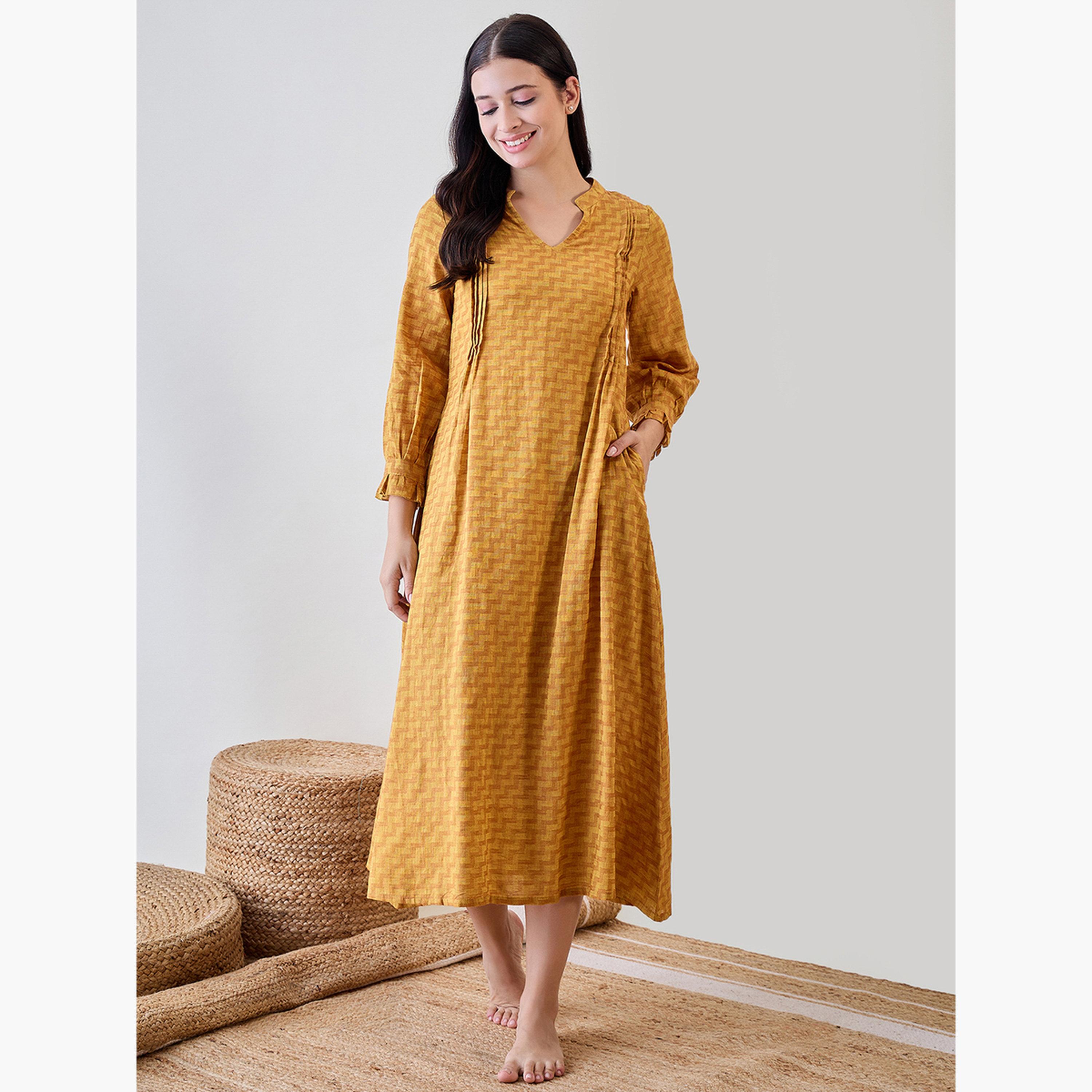ذا كافتان كومباني × ستايلي - قميص نوم قطني مطبوع عليه نقشة متعرجة بلون الخردل-women-clothing-nightwear-nighties-image-1