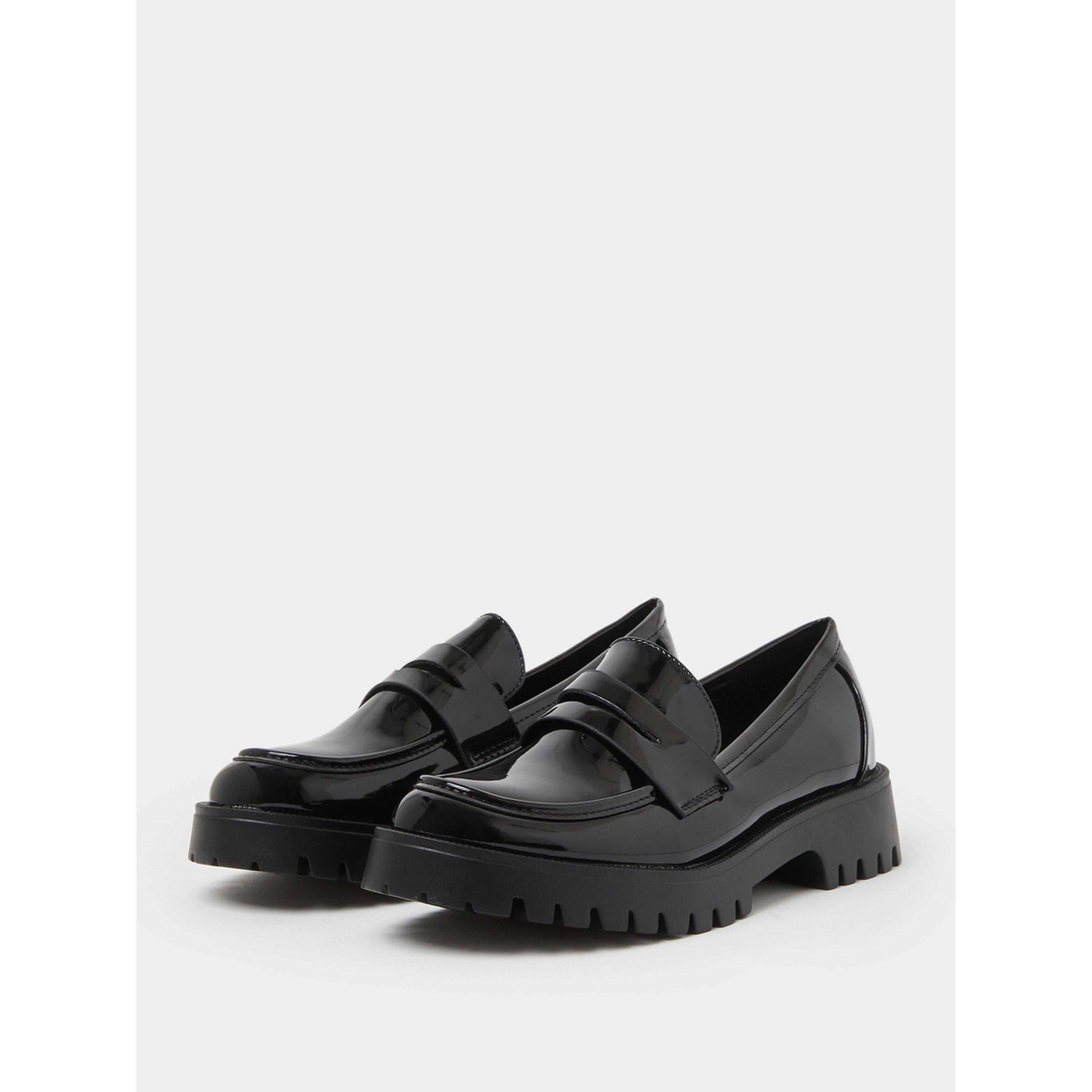 حذاء لوفرز نعل سميك من الجلد اللامع باللون الأسود-women-shoes-loafersandmoccasins-image-1