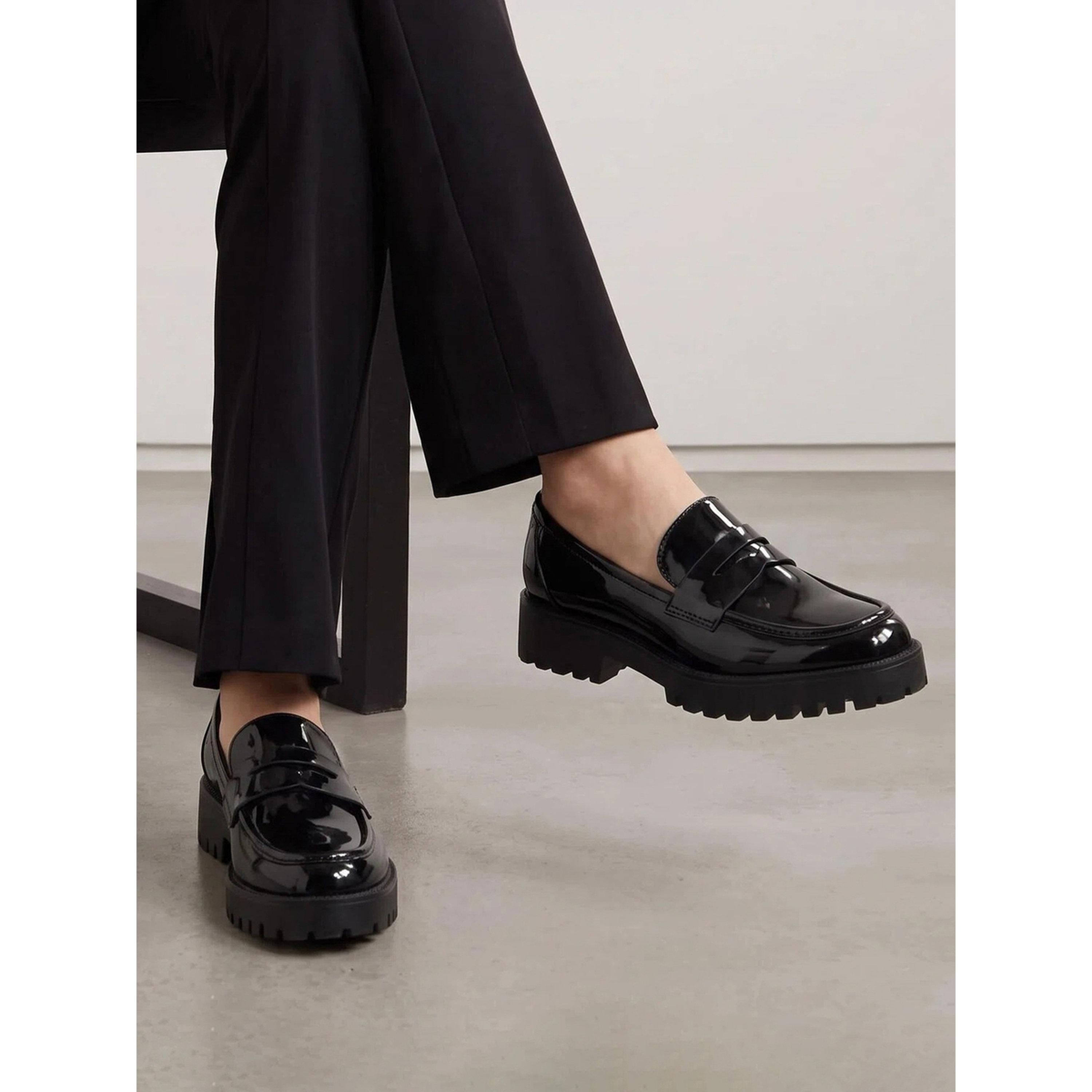 حذاء لوفرز نعل سميك من الجلد اللامع باللون الأسود-women-shoes-loafersandmoccasins-image-2