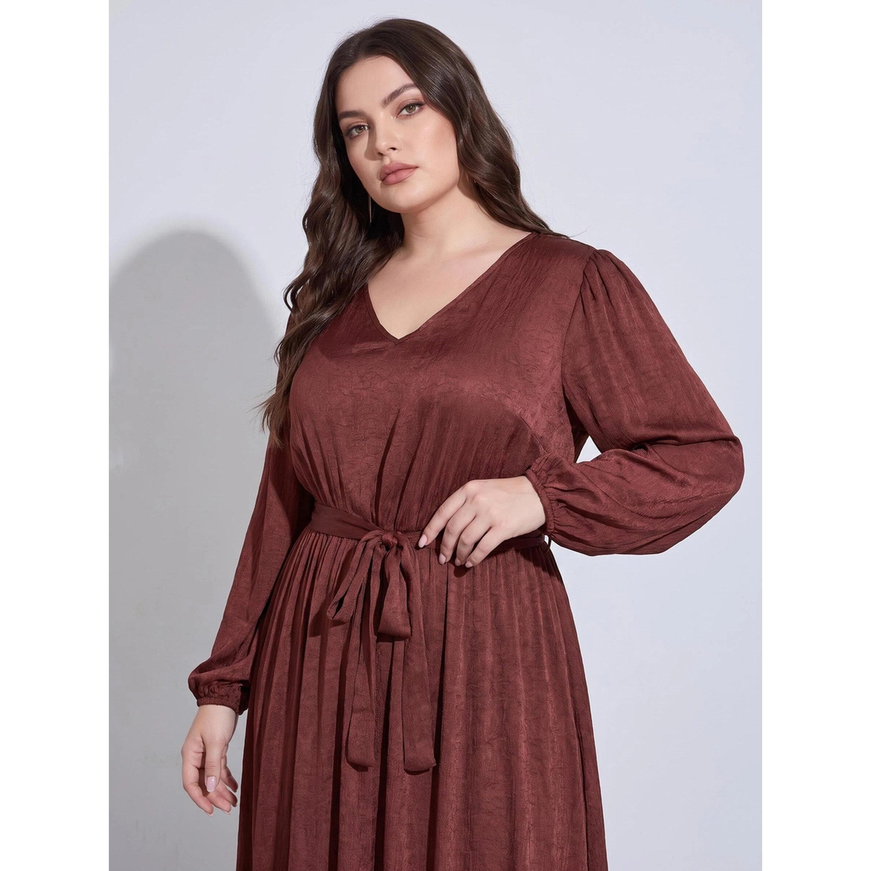 ستايلي - فستان ماكسي من الساتان بلون الصدأ السادة تصميم A مقاس كبير بخصر مربوط.-women-clothing-dresses-image-3