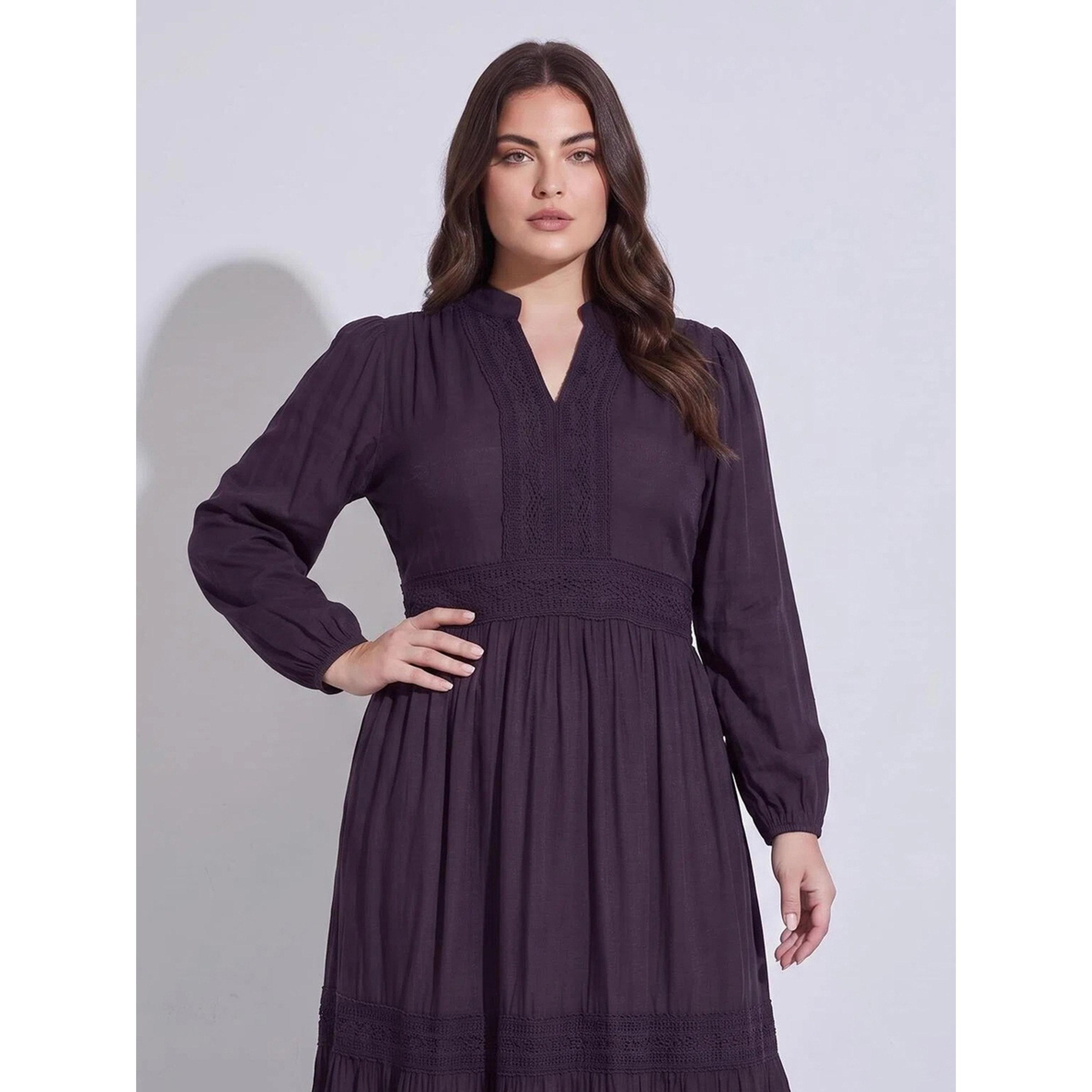 ستايلي - فستان ماكسي من  مقاس كبير لون بنفسجي سادة مزين بتفاصيل دانتيل تصميم A-women-clothing-dresses-image-2