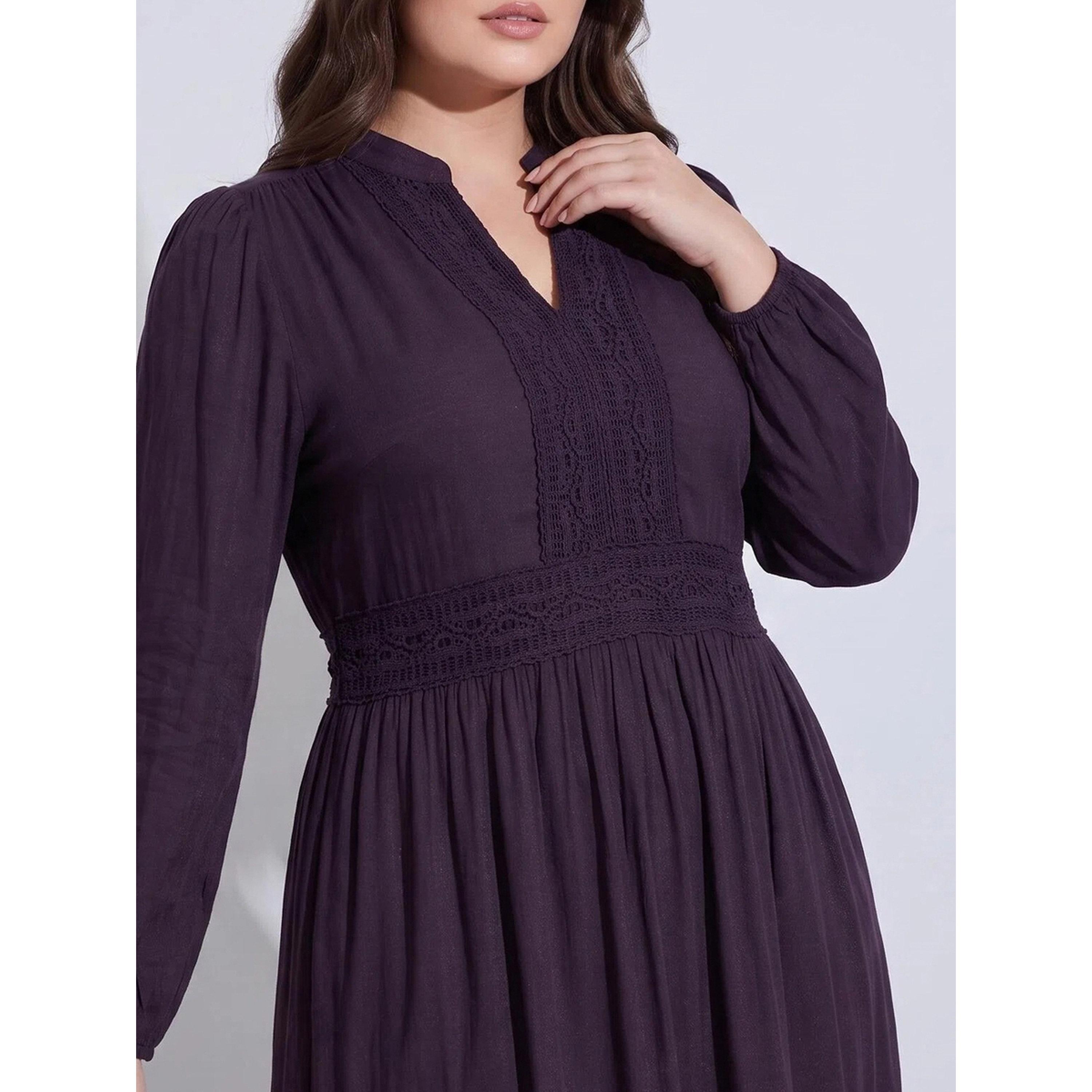 ستايلي - فستان ماكسي من  مقاس كبير لون بنفسجي سادة مزين بتفاصيل دانتيل تصميم A-women-clothing-dresses-image-4
