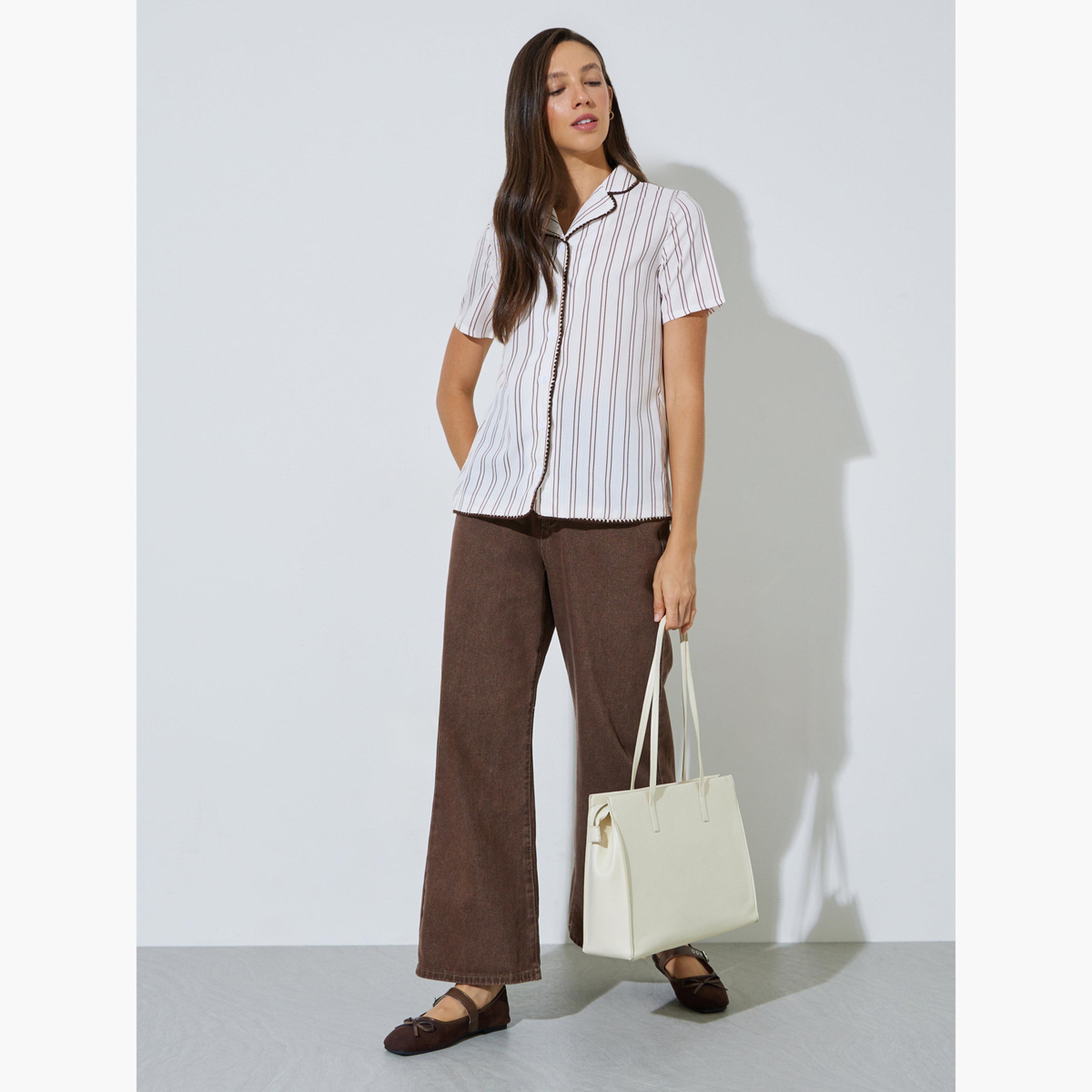 بلوزة مخططة بأكمام قصيرة وتفاصيل مُتباينة-women-clothing-shirtsandblouses-shirts-image-2