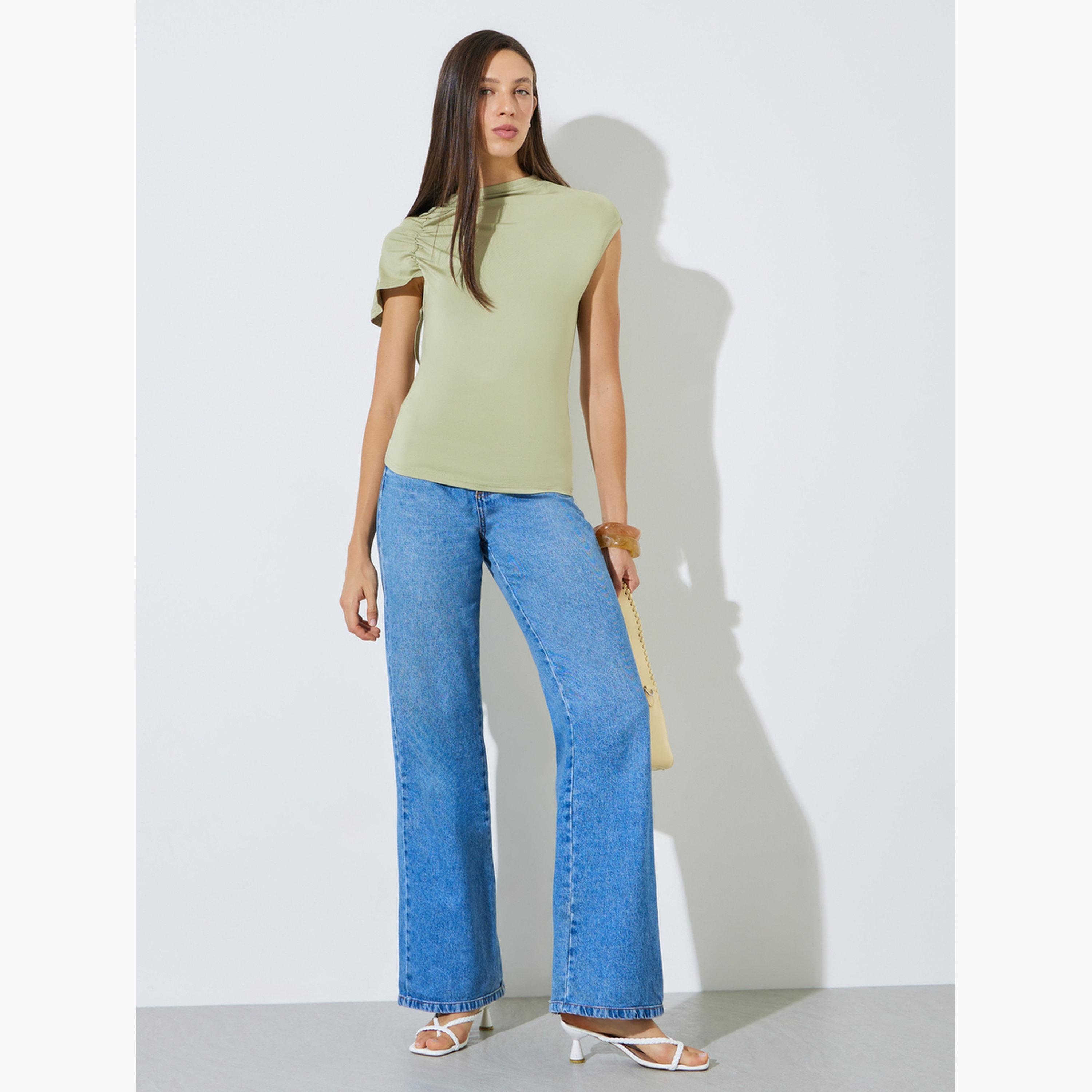بلوزة محبوكة ضيقة بأكمام قصيرة وتفاصيل مزمومة-women-clothing-shirtsandblouses-blouses-image-2