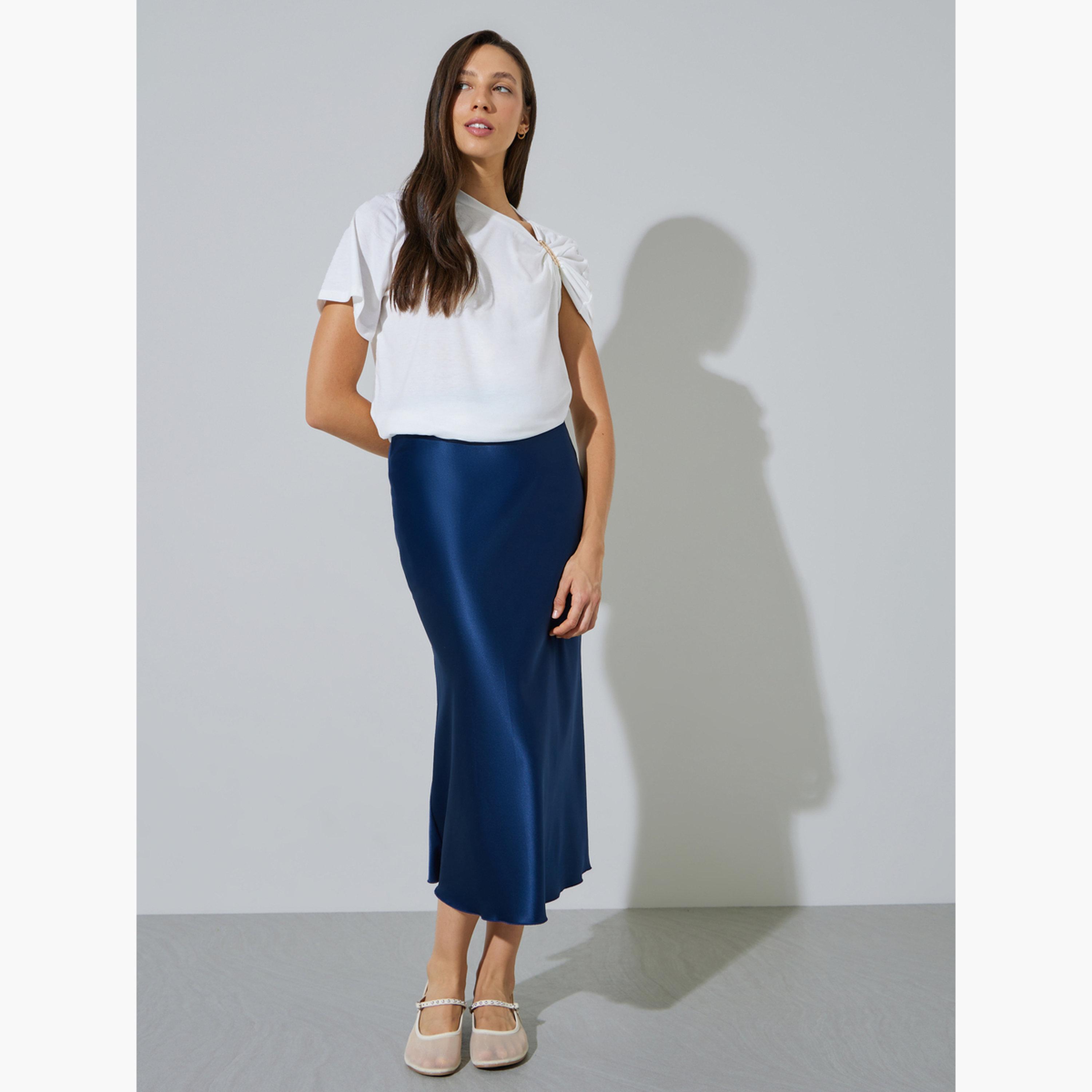 Styli White Short Sleeve Knit Top with Pin Detail-women-clothing-shirtsandblouses-blouses-image-2
