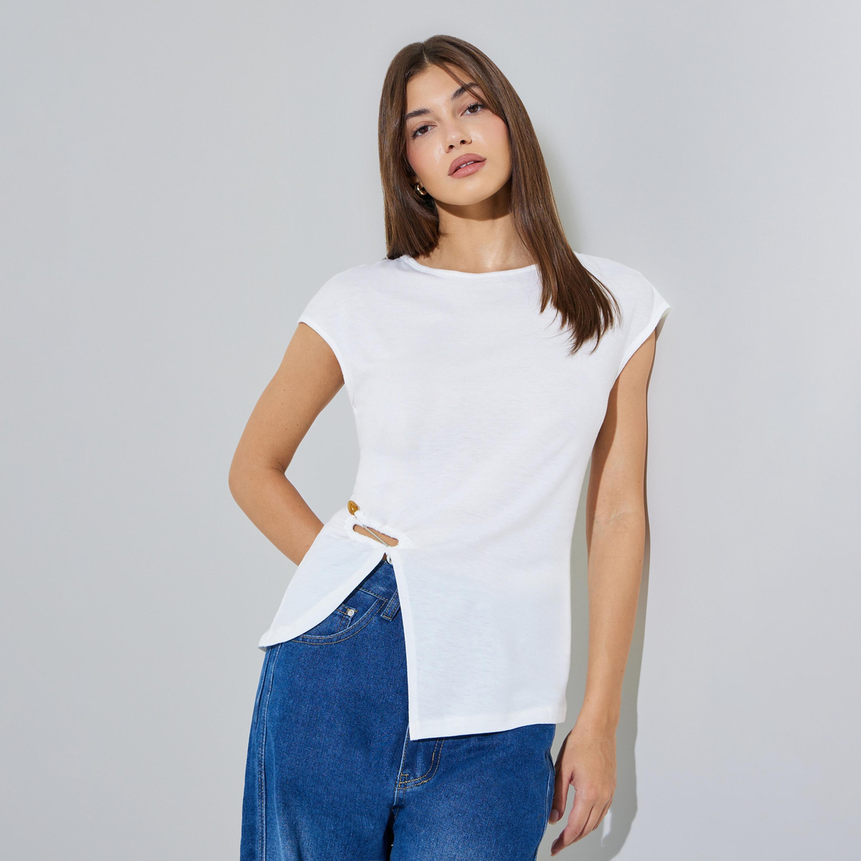 بلوزة متداخلة بتفاصيل إبزيم وحافة غير منتظمة-women-clothing-shirtsandblouses-blouses-image-1