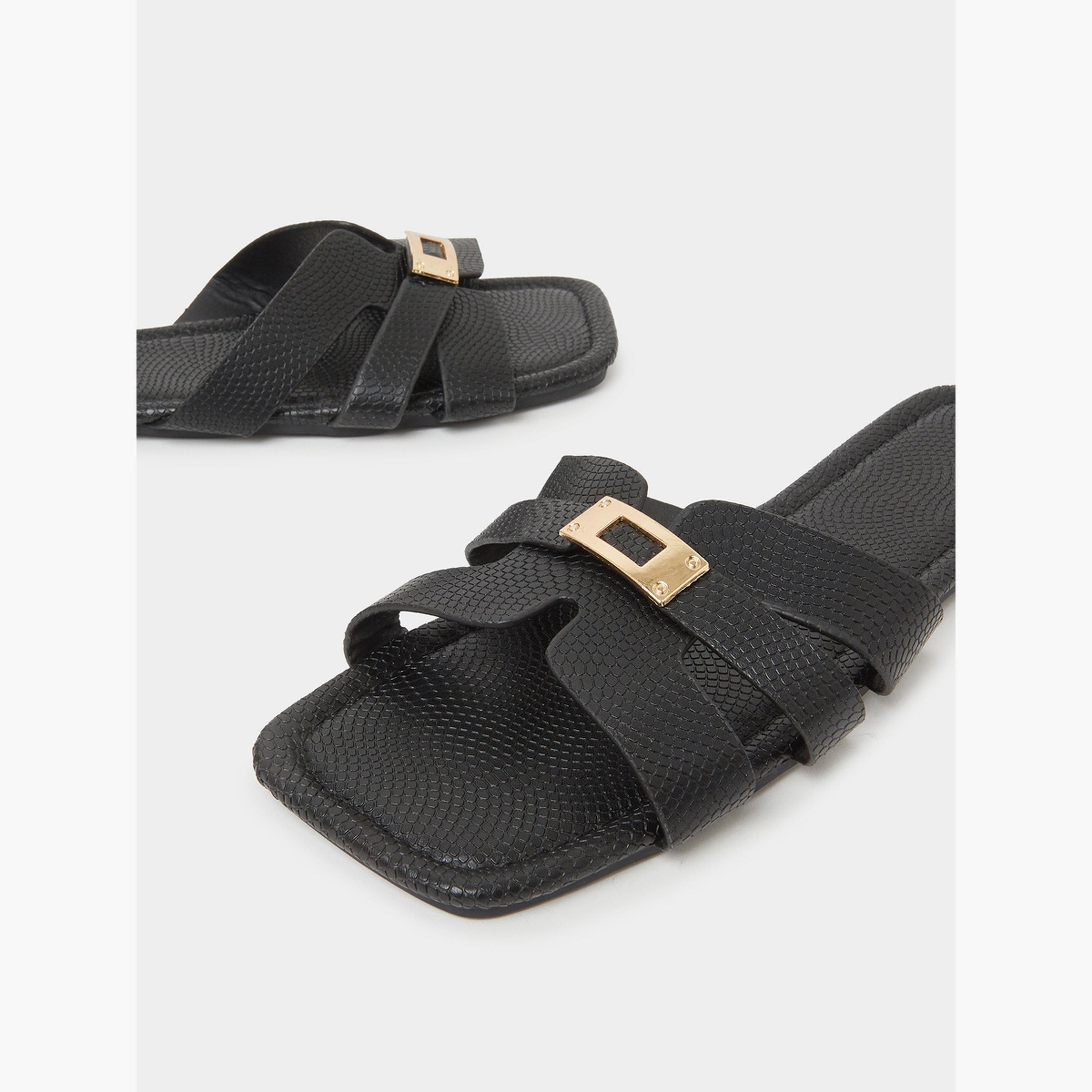 صندل أسود فلات بتفاصيل إبزيم-women-shoes-sandals-flats-image-5