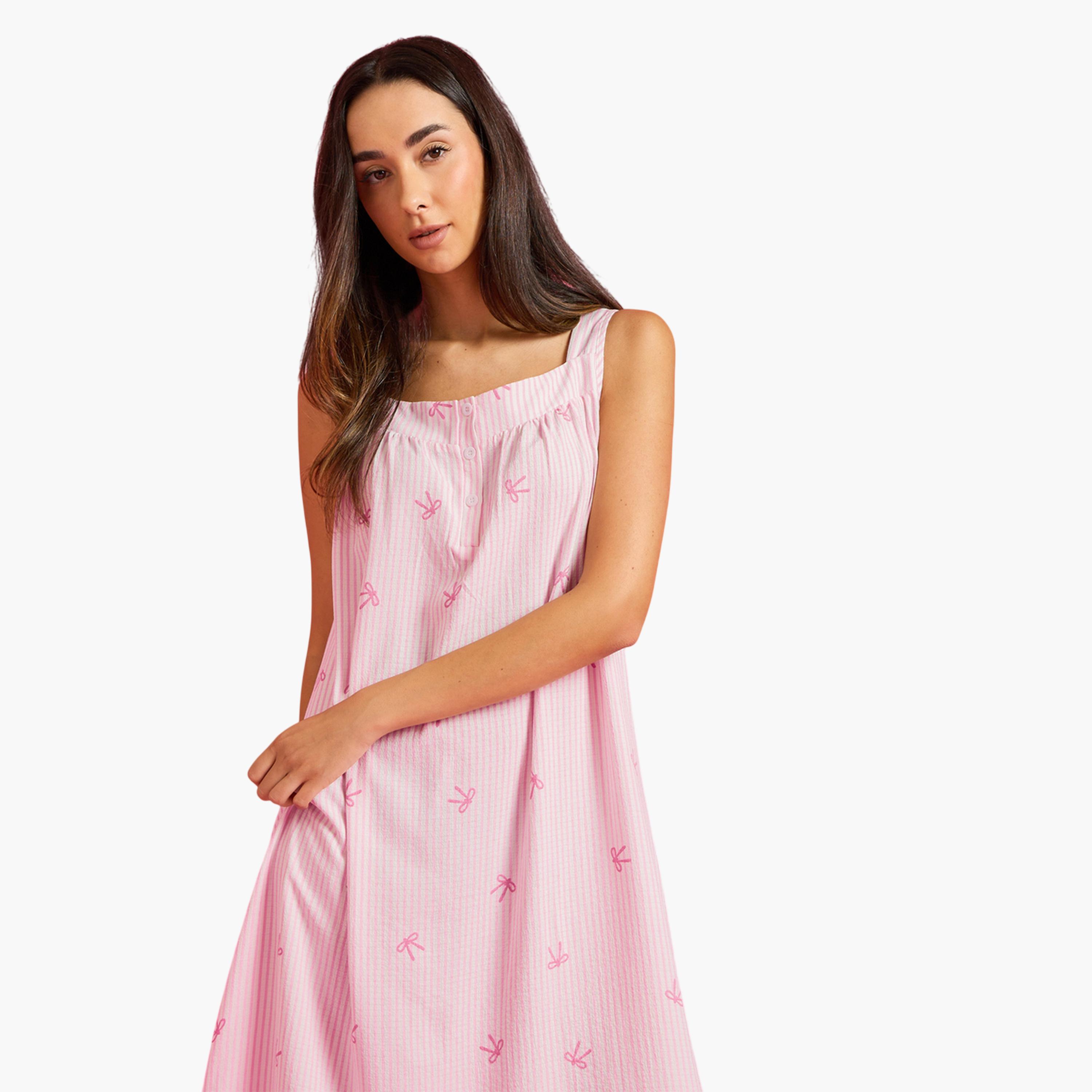قميص نوم بجيب ومزين بكسرات مع طبعة فيونكة-women-clothing-nightwear-nighties-image-5