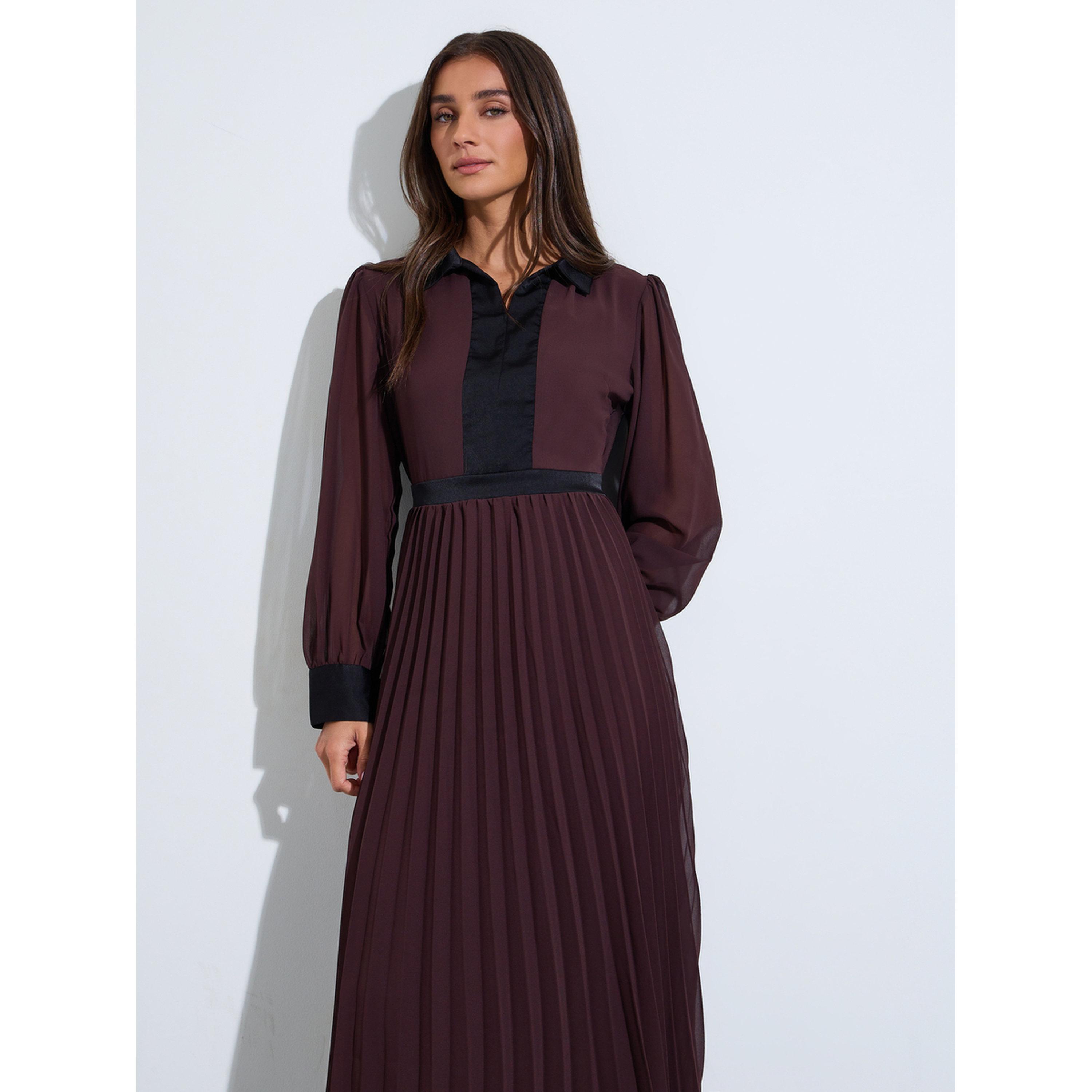فستان طويل بحافة واسعة بتفاصيل طيات وحواف متباينة بلون بني-women-clothing-dresses-image-2