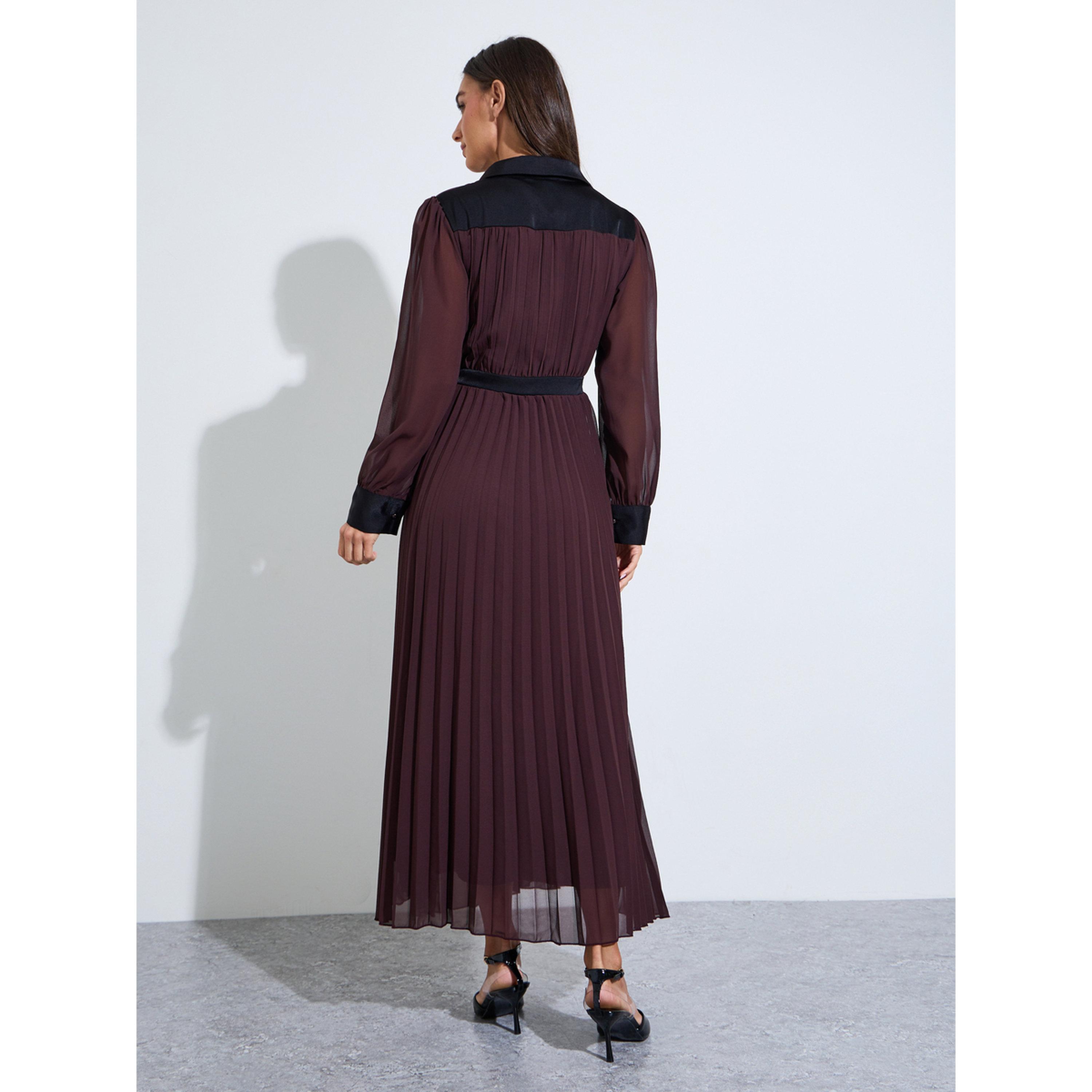 فستان طويل بحافة واسعة بتفاصيل طيات وحواف متباينة بلون بني-women-clothing-dresses-image-3