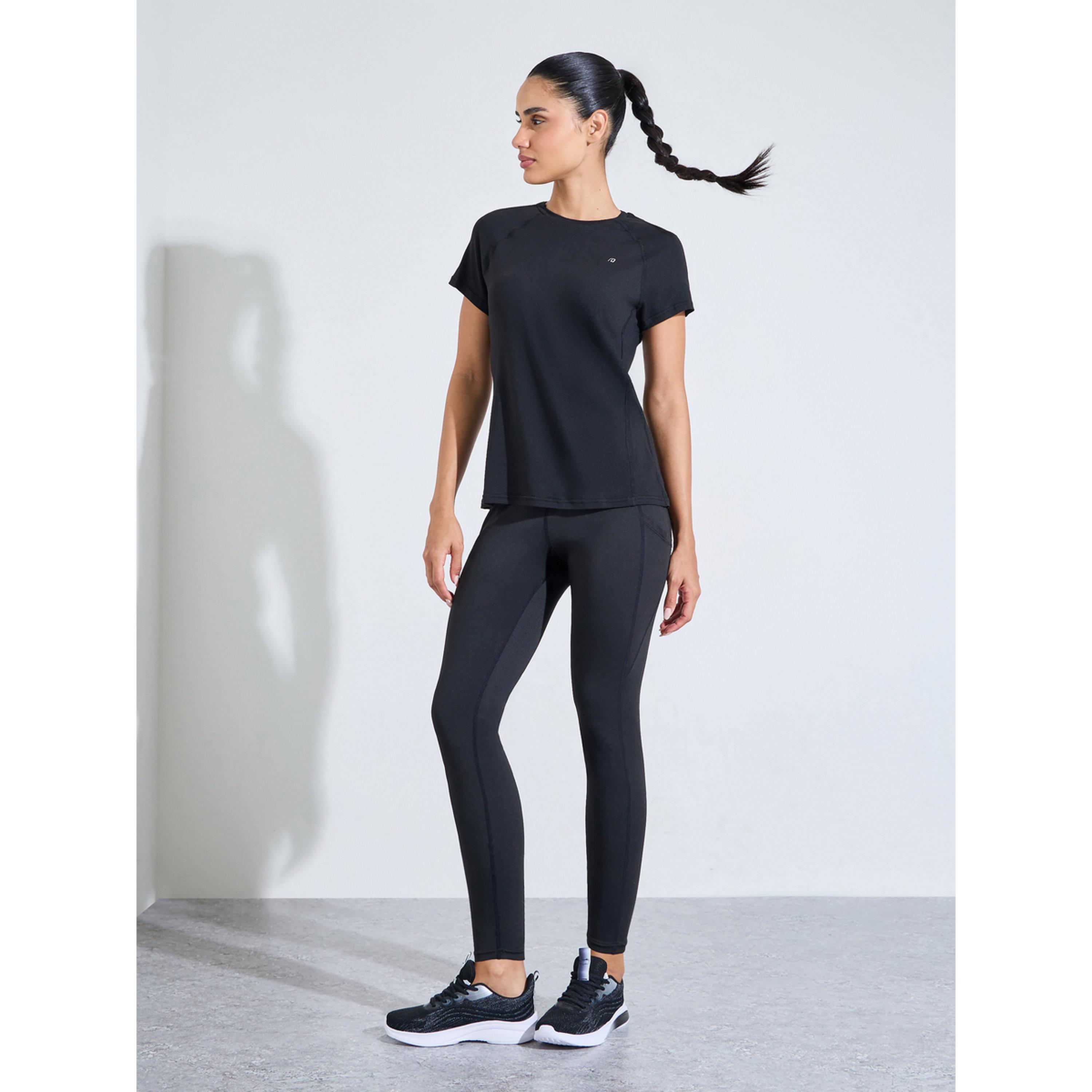 تيشيرت رياضي بأكمام قصيرة سادة باللون الأسود-sports-women-clothing-tshirtsandvests-image-2